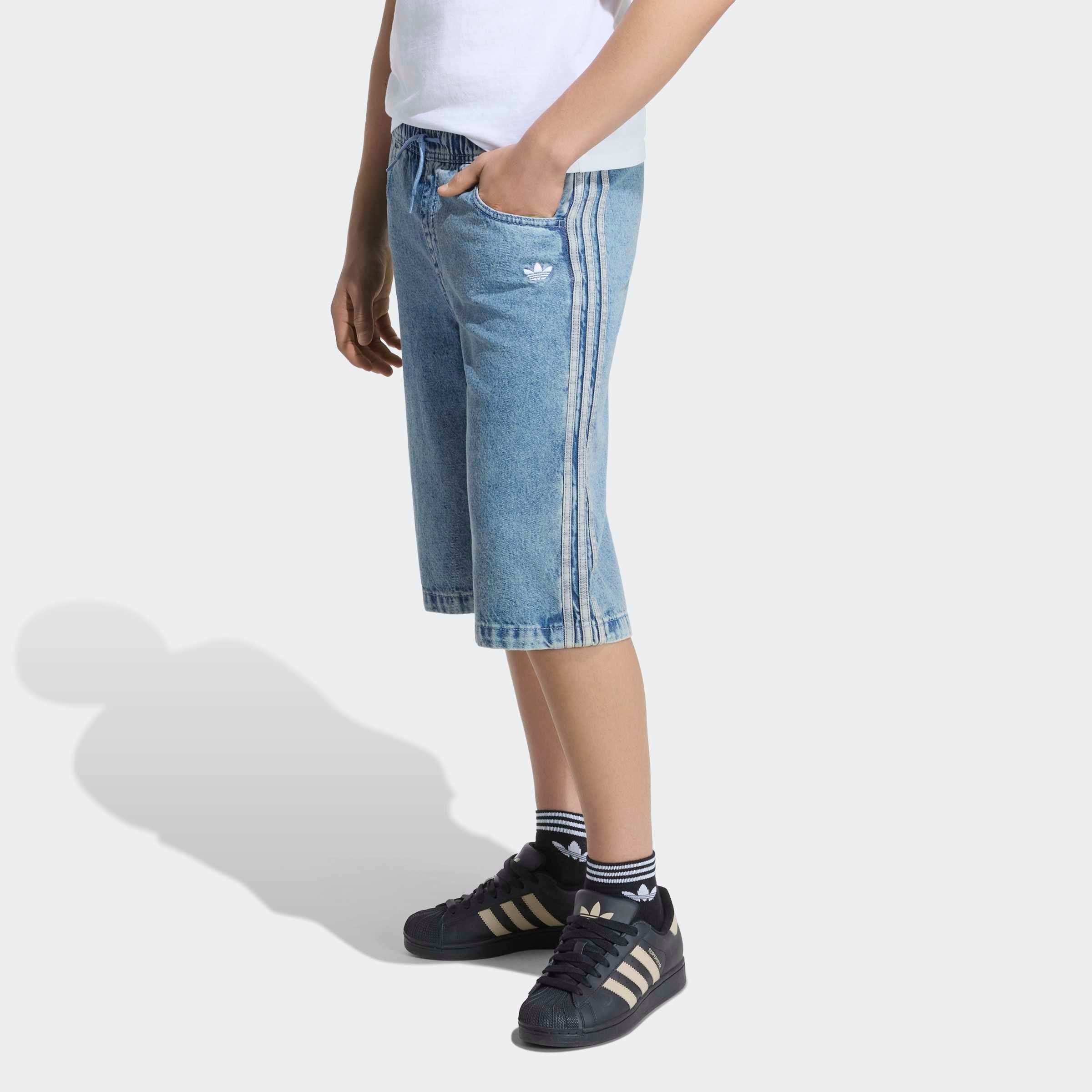 adidas Originals Shorts "LOCKERE DENIM-JORTS" für Kinder, mit Gummizug, normal-weite Bermudas-Passform