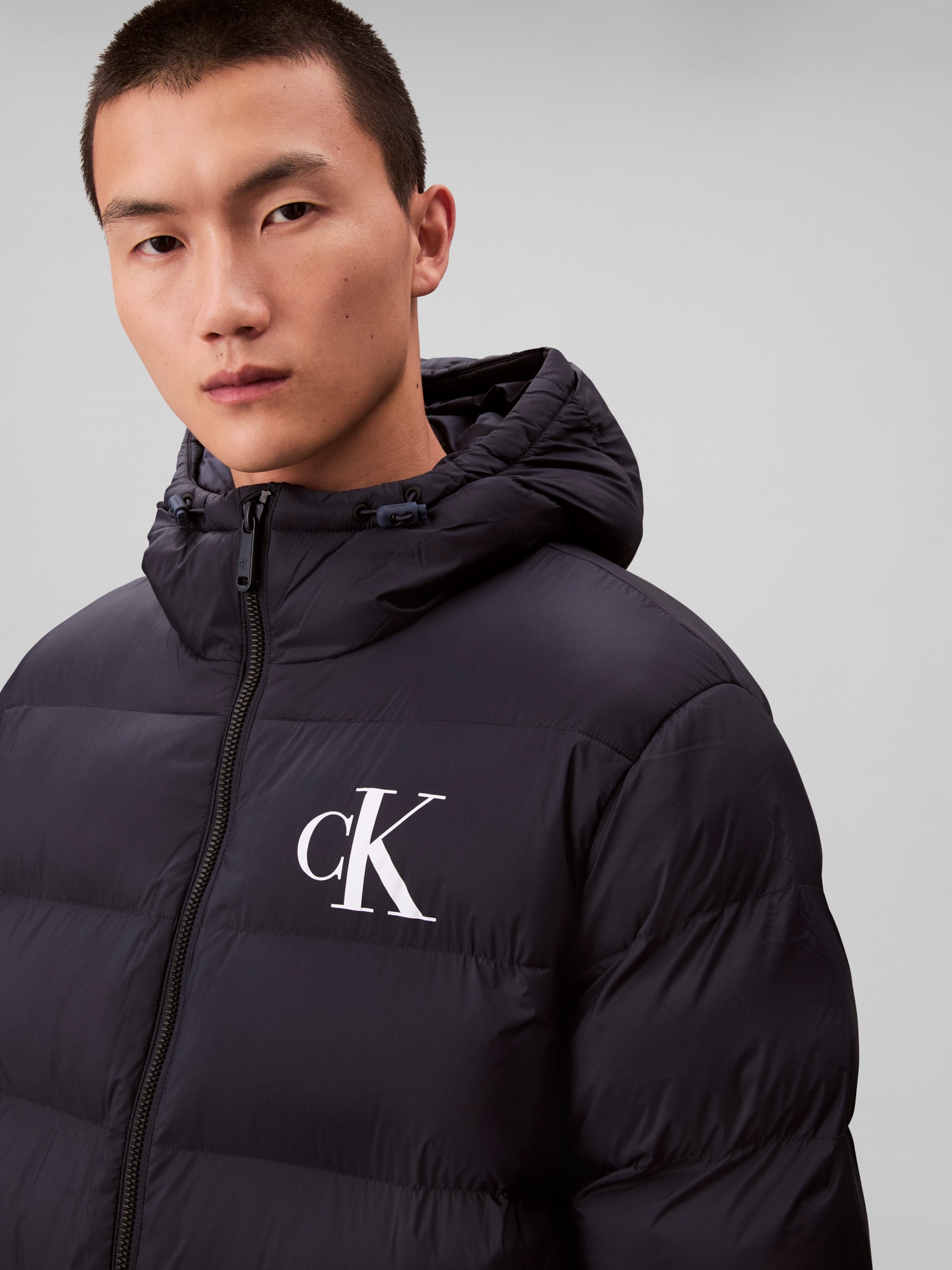 Calvin Klein Jeans Steppjacke »LS NYLON MONOGRAM PUFFER JKT«, ohne Kapuze, Mit Rundhalsausschnitt, regular fit