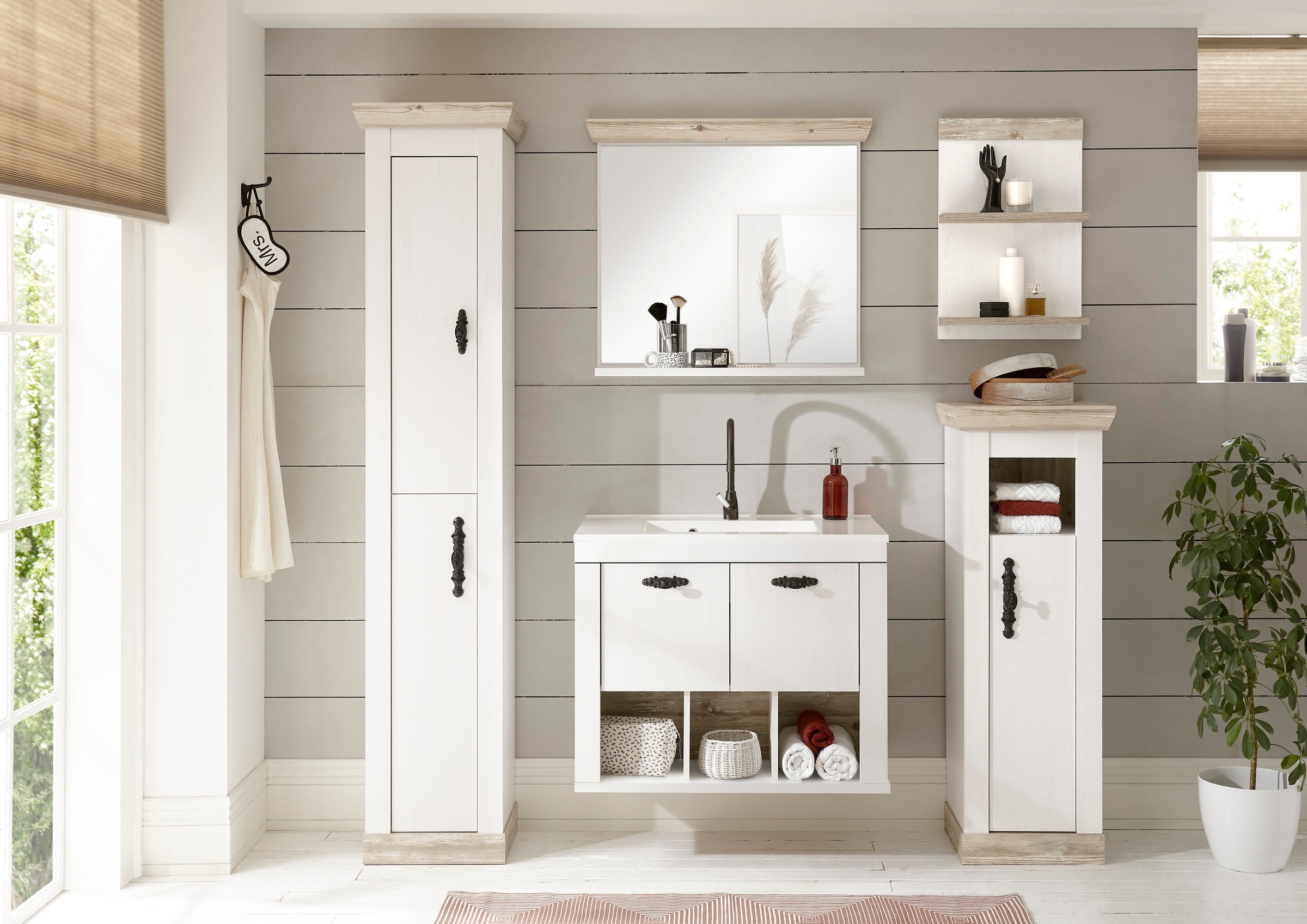 Home affaire Badmöbel-Set »Florenz, Bad im Landhausstil, 5-teiliges Badezimmer«, (5 St.), Hänge-Waschtisch, Schränke, Wandboard und Spiegel, in Pinie Weiß
