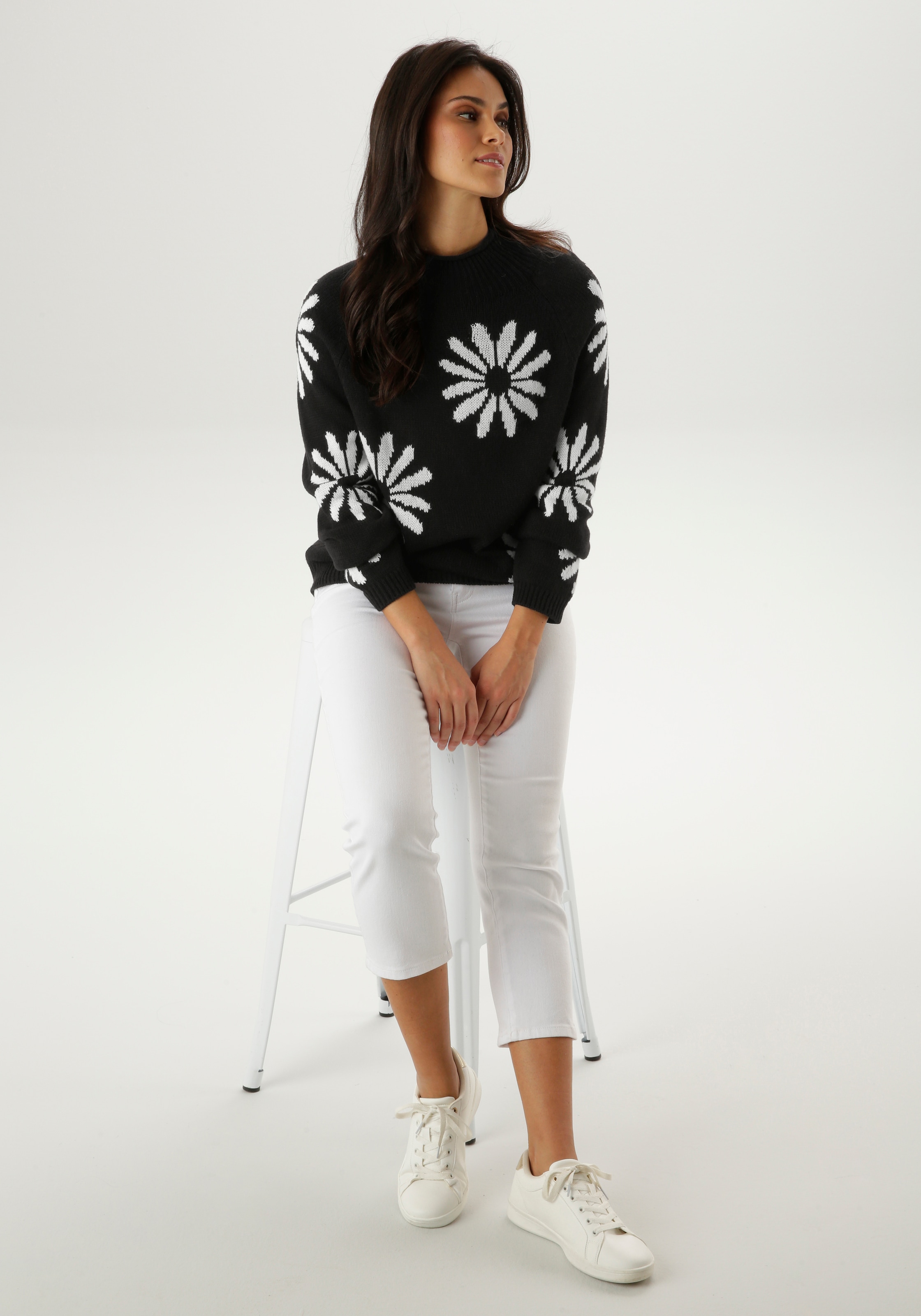 Aniston SELECTED Strickpullover mit großen, fantasievollen Blüten