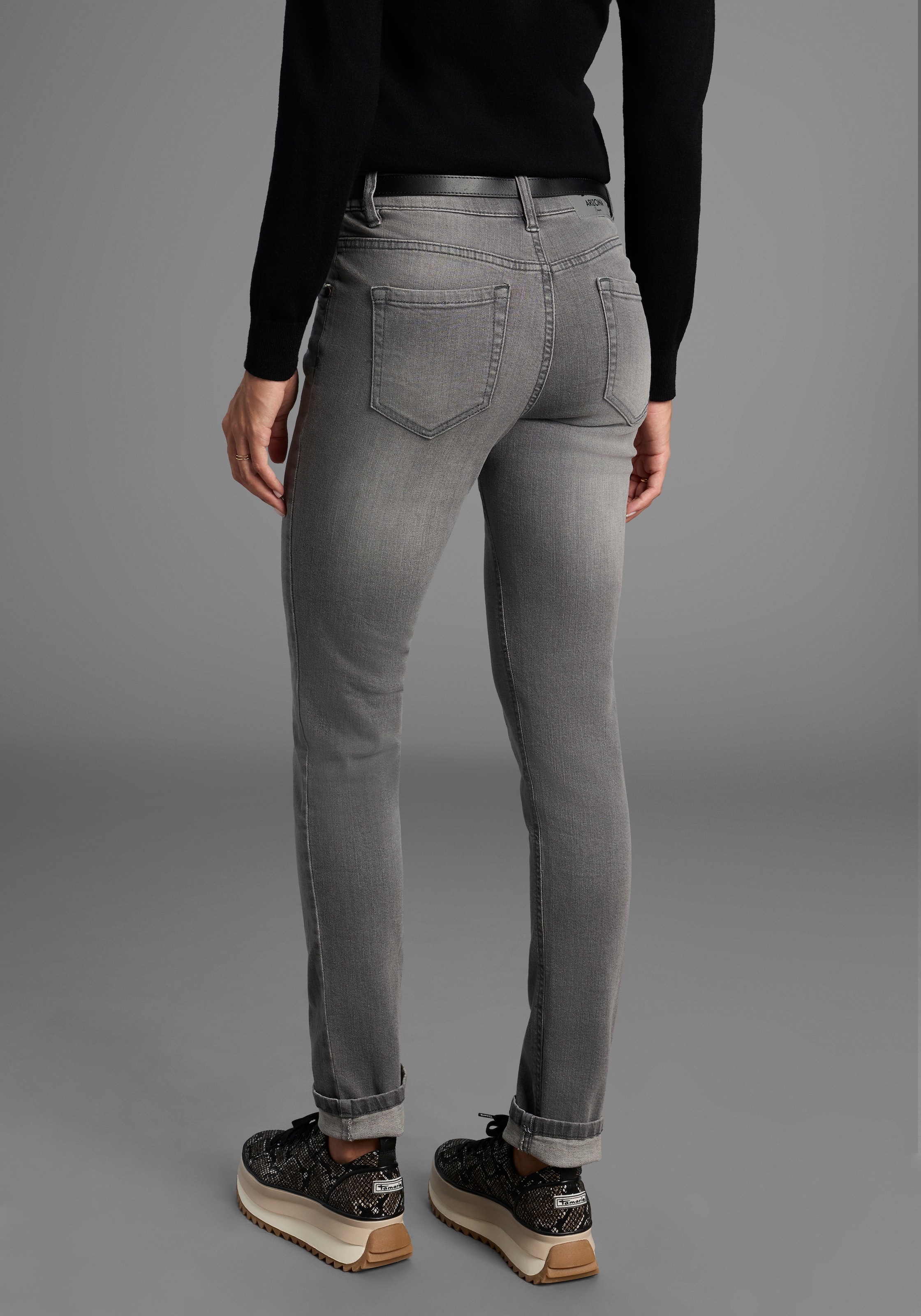 Arizona Slim-fit-Jeans »Bund mit seitlichem Gummizugeinsatz«, schmale Passform, Röhrenjeans, Used-Waschung, hohe Leibhöhe
