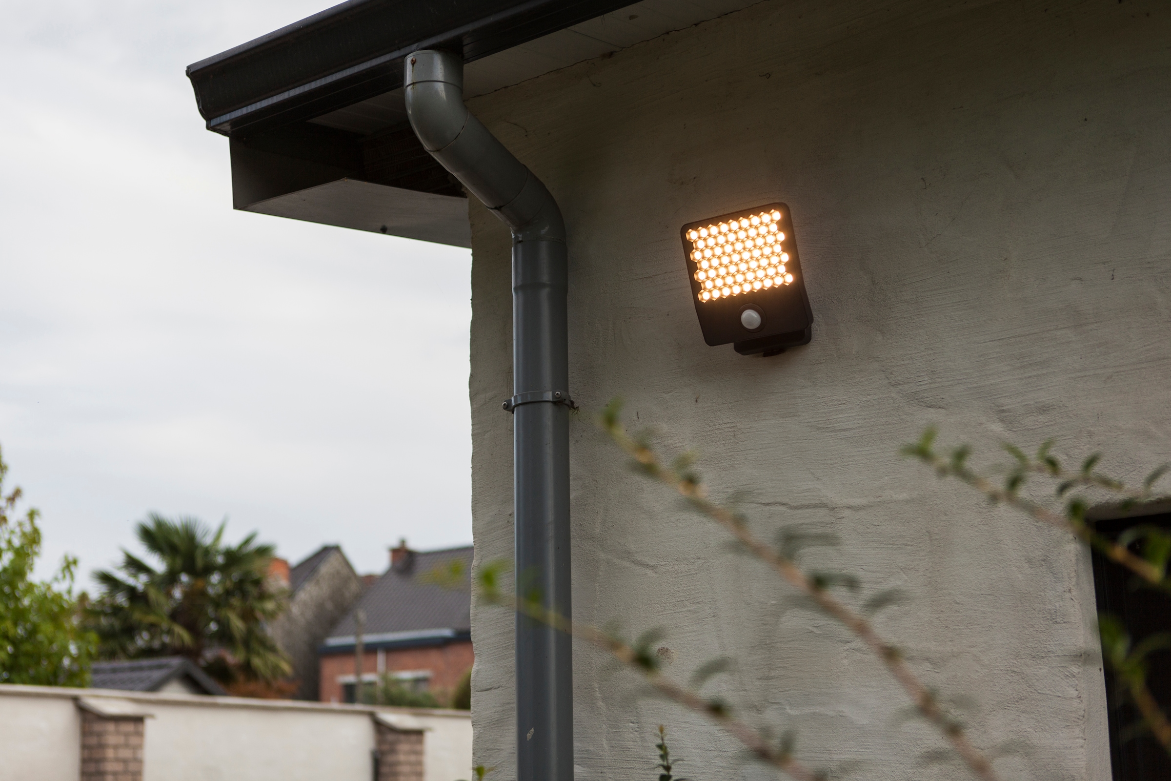 LUTEC LED Außen-Wandleuchte »LED-Aussenwandleuchte ATLANTIS medium«, 1 flammig, Leuchtmittel LED-Board | LED fest integriert, mit Sensor, schwenkbar