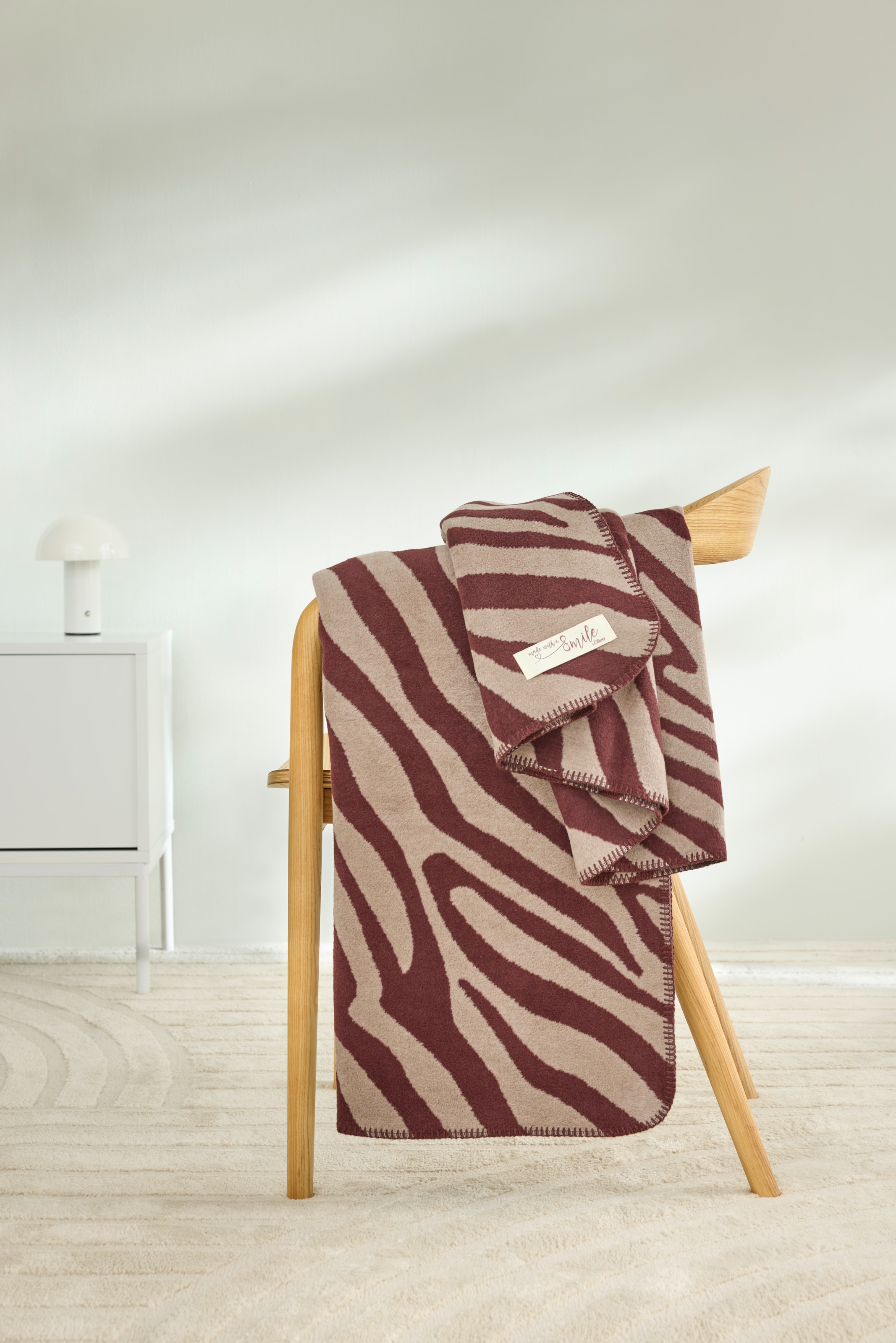 s.Oliver Wohndecke »s.Oliver Baumwollmischdecke« Elegantes Zebra-Muster in warmem Bordeaux und Beige