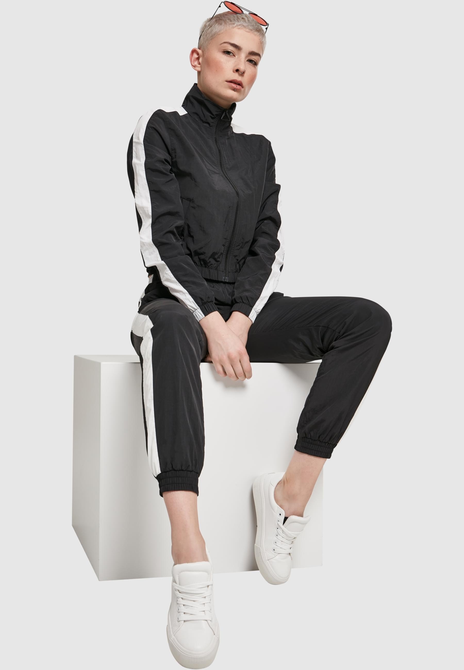 URBAN CLASSICS Allwetterjacke »Urban Classics Damen Ladies Short Striped Crinkle Track Jacket«, (1 St.), ohne Kapuze
