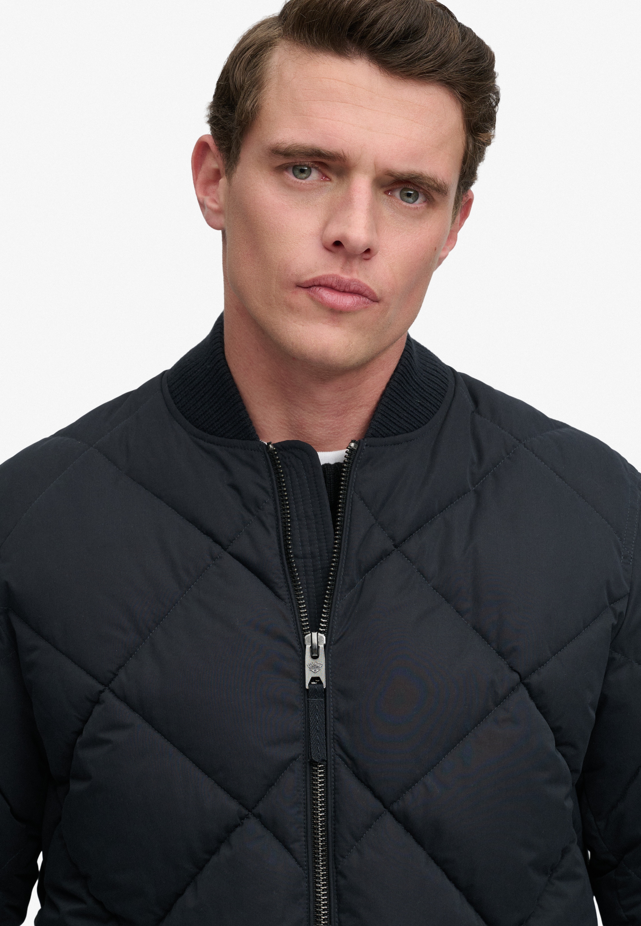 Superdry Steppjacke »DIAMOND QUILT JACKET« Regular Fit, mit Reißverschluss, aus Polyester und Kunstfaser