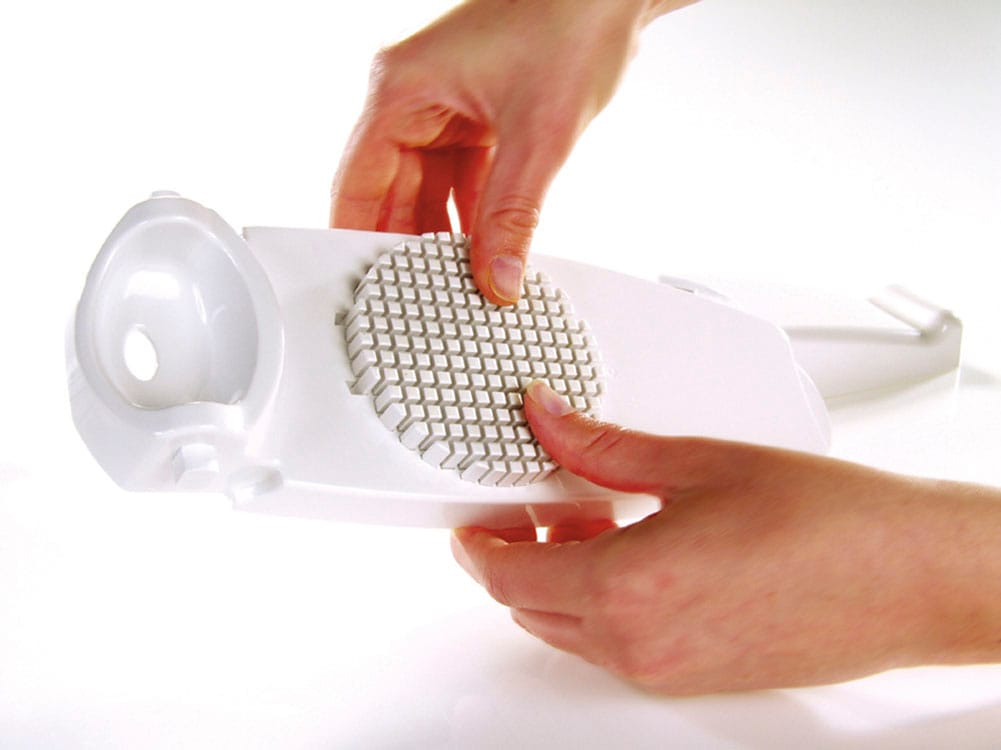Genius Gemüse-Scheibenschneider »Nicer Dicer mit 14 Klingen inkl. Twist N Joy, Set 6tlg«, (Spar-Set, 6 tlg.), Super handlich und immer im Einsatz, inkl. 625 ml Behälter