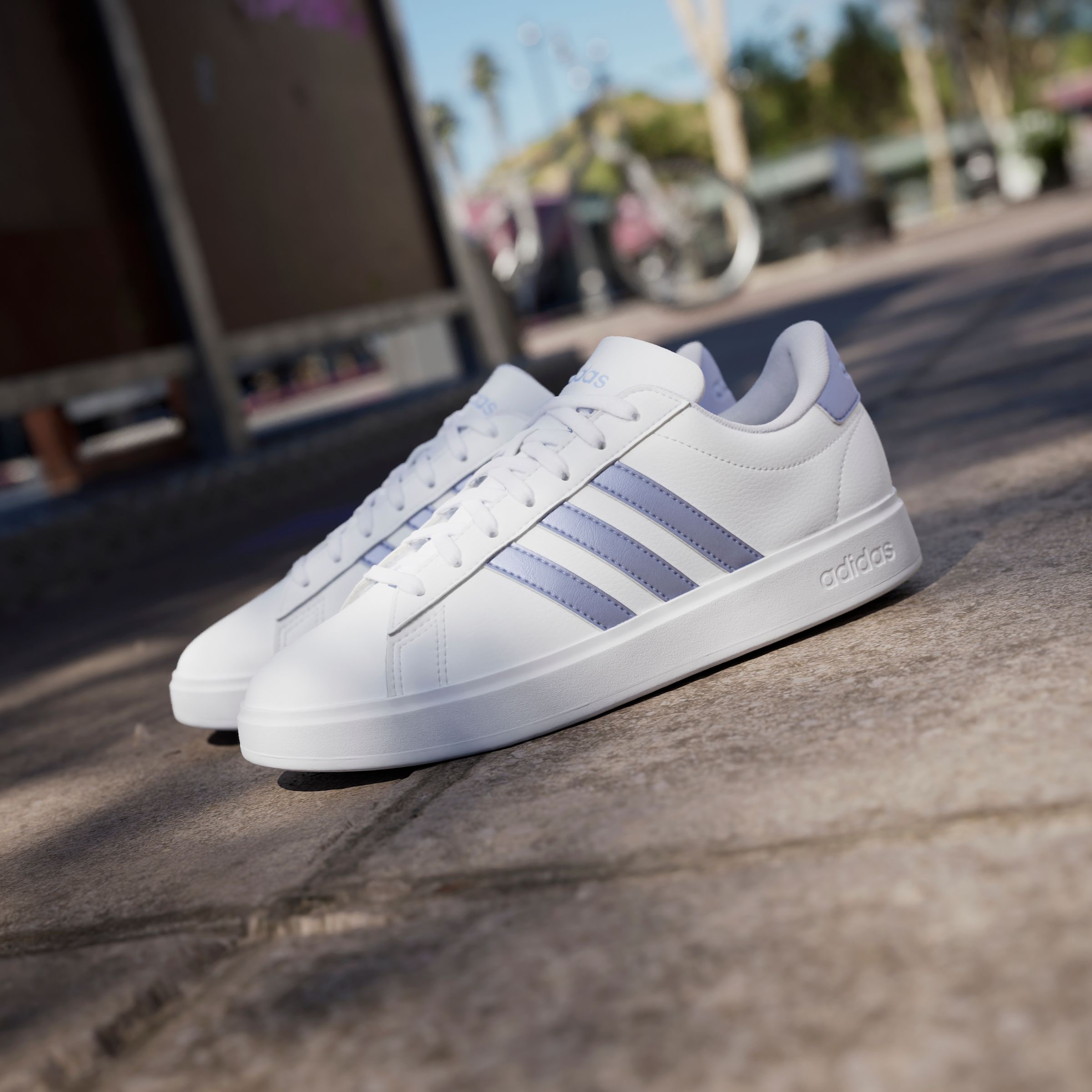adidas Sportswear Sneaker »GRAND COURT CLOUDFOAM LIFESTYLE COURT COMFORT«, Design auf den Spuren des adidas Superstar