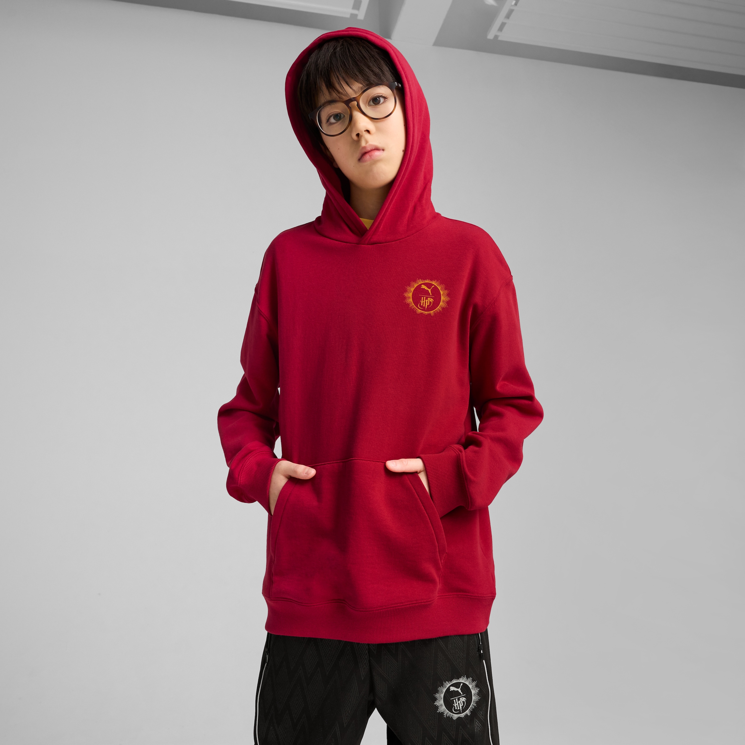 PUMA Kapuzensweatshirt "X HARRY POTTER RELAXED GRAPHIC HOODIE TR", mit Kängurutasche, mit gerippten Bündchen und Saum