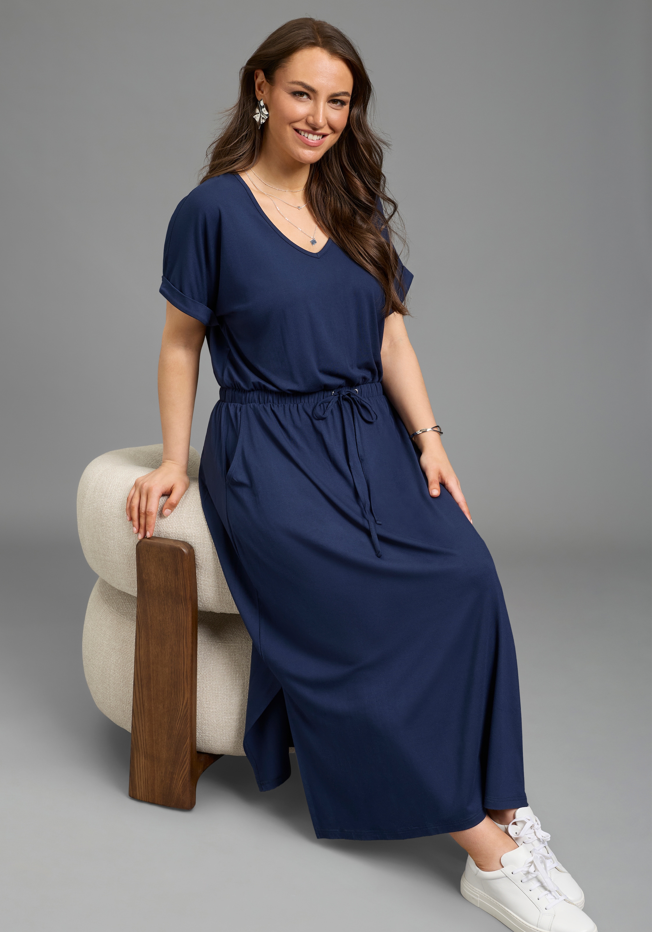 Laura Scott CURVE Jerseykleid Eingrifftaschen in Midilänge, V-Ausschnitt, praktische Eingrifftaschen