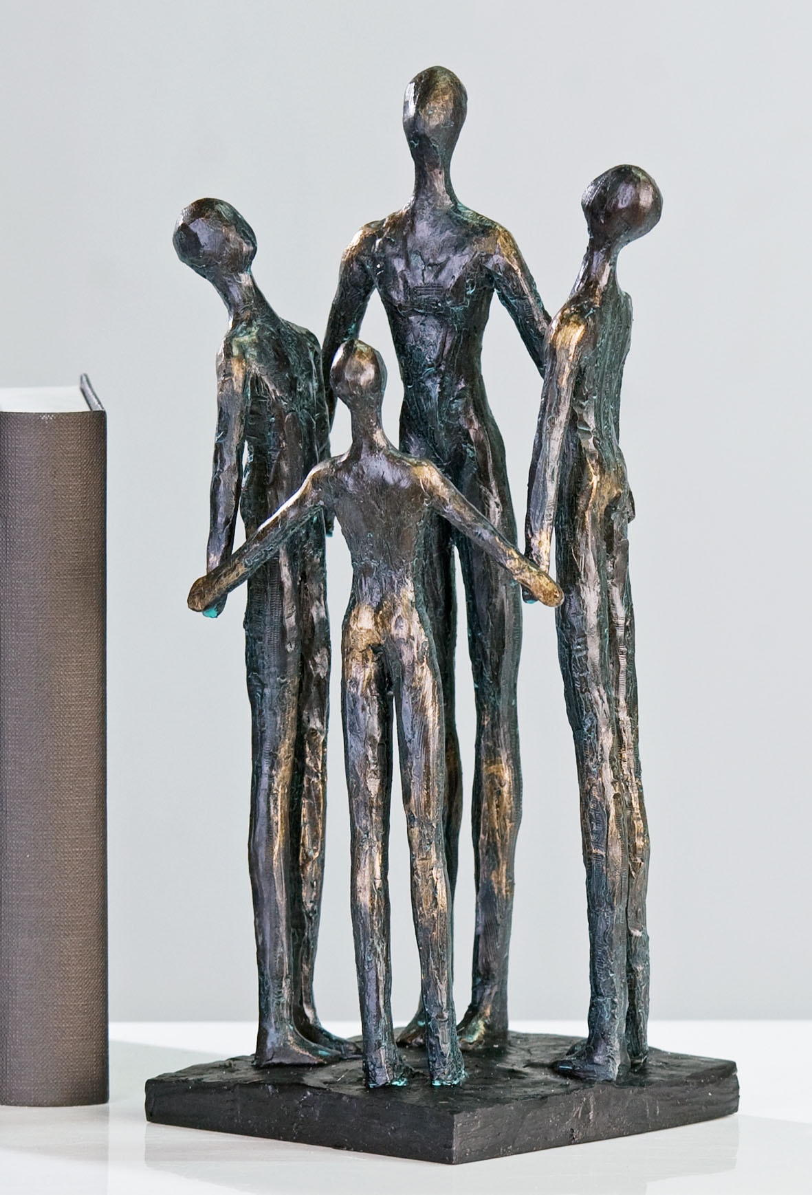 | Group«, mit St.), Spruchanhänger, (1 Dekoobjekt, Wohnzimmer 30 cm, kaufen Casablanca »Skulptur Gilde Höhe Dekofigur by BAUR