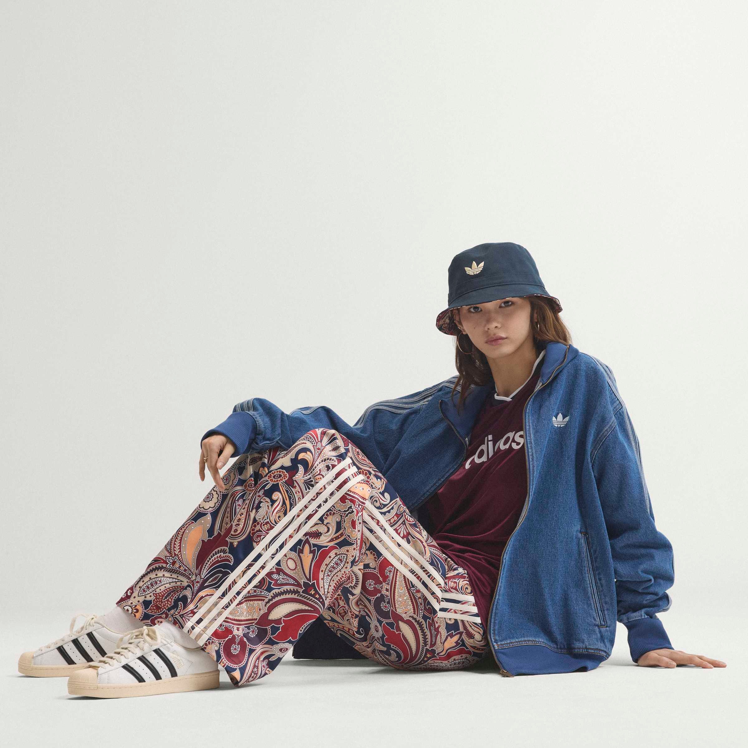 adidas Originals Sporthose »FIREBIRD STN TP«  mit auffälligem Print, aus gewebtem Satin, Oversize-Passform
