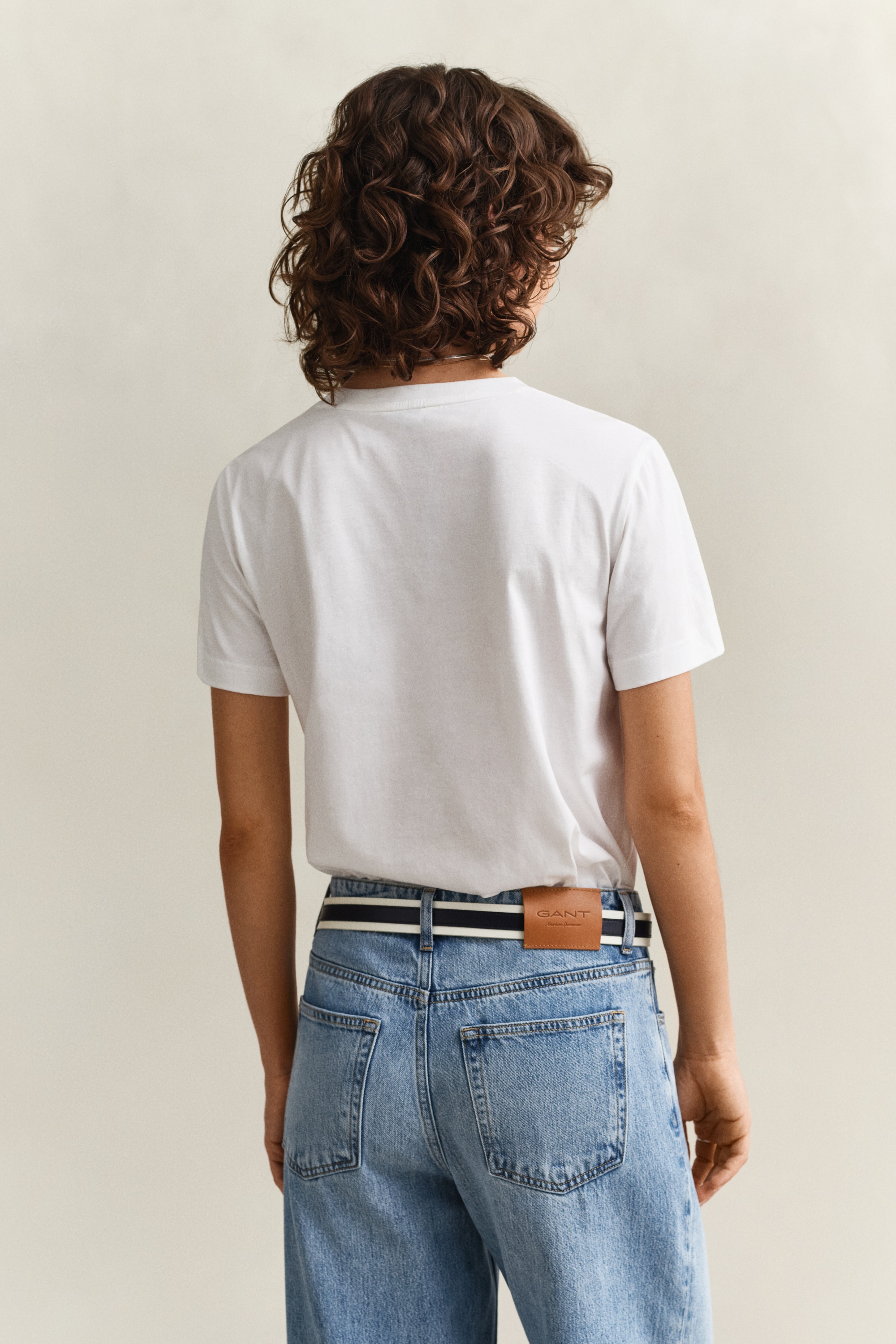 Gant T-Shirt »REG TONAL SHIELD SS T-SHIRT« Rundhals, Ton in Ton Stickerei