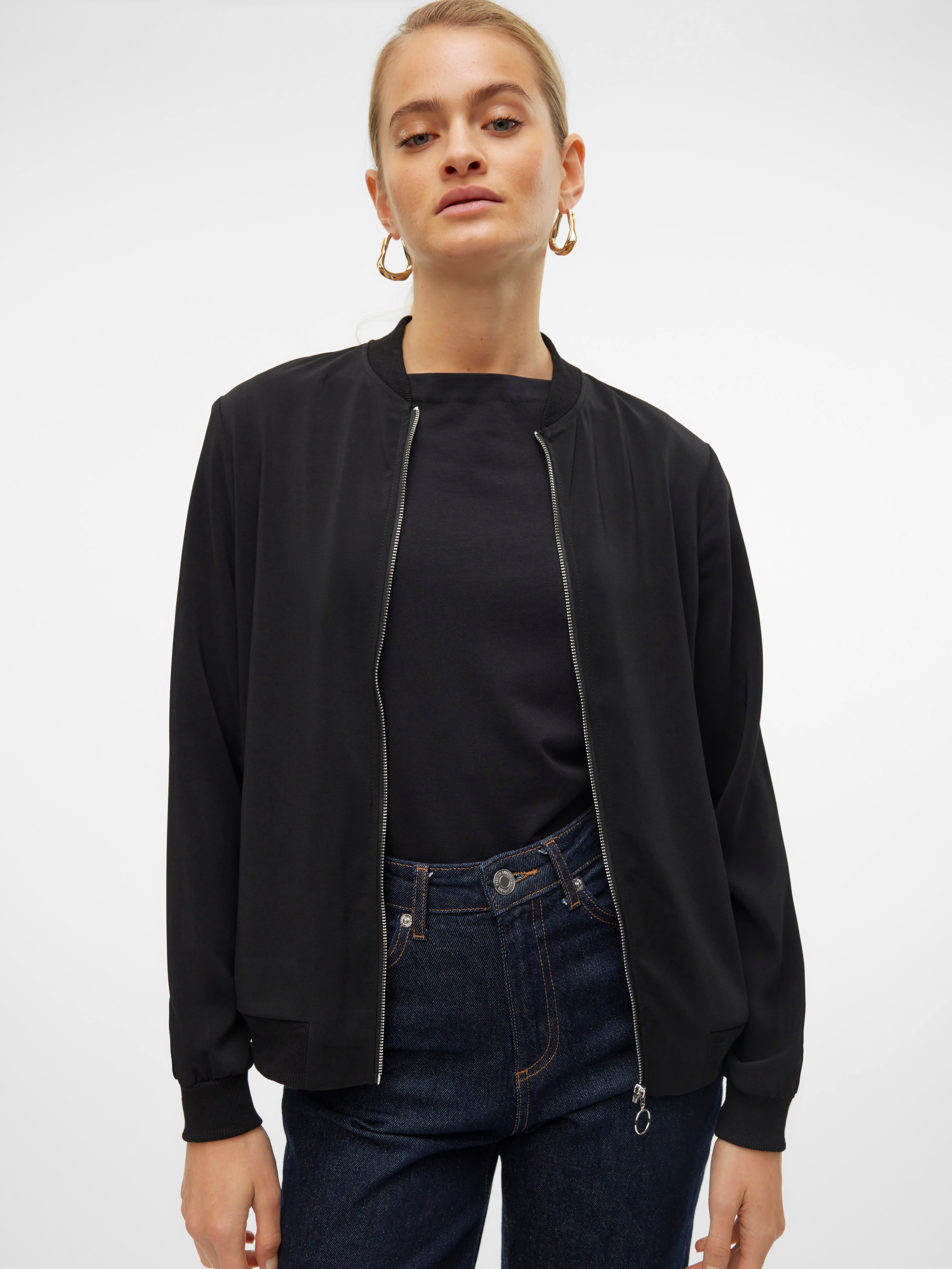 Thumbnail - Vero Moda Bomberjacke "VMCOCO L/S BOMBER NOOS" in modisch kurzer Form, mit Stretch