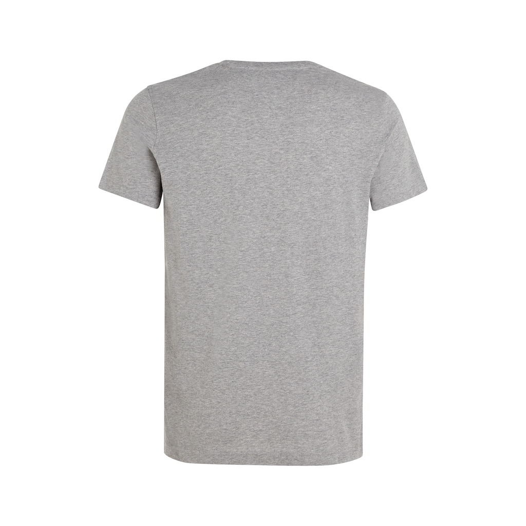 Tommy Jeans T-Shirt »TJM ORIGINAL JERSEY V NECK TEE«, mit V-Ausschnitt und dezenter Logo-Flag