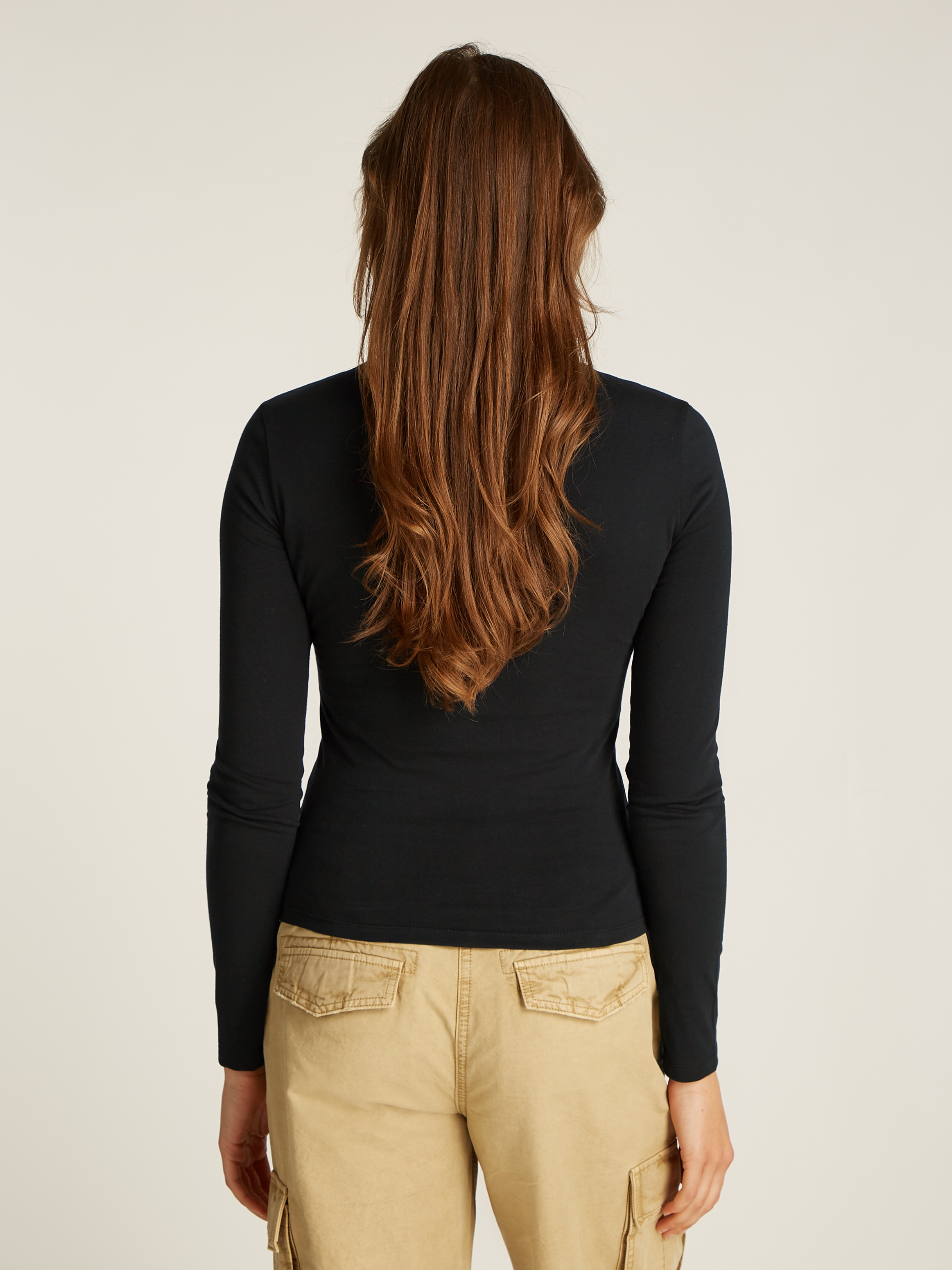 Tommy Jeans Langarmshirt »TJW SLIM LINEAR TEE LS EXT«, mit Logoschriftzug