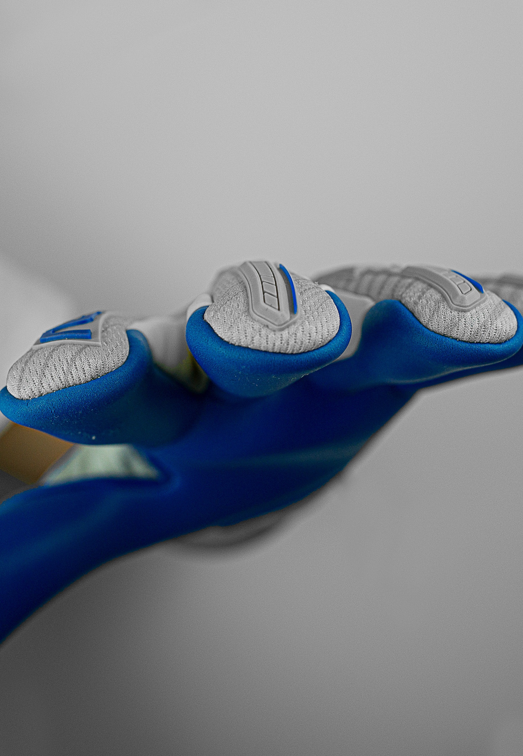 Reusch Torwarthandschuhe »Attrakt Freegel Gold Finger Support«, mit praktischem Fingerschutz