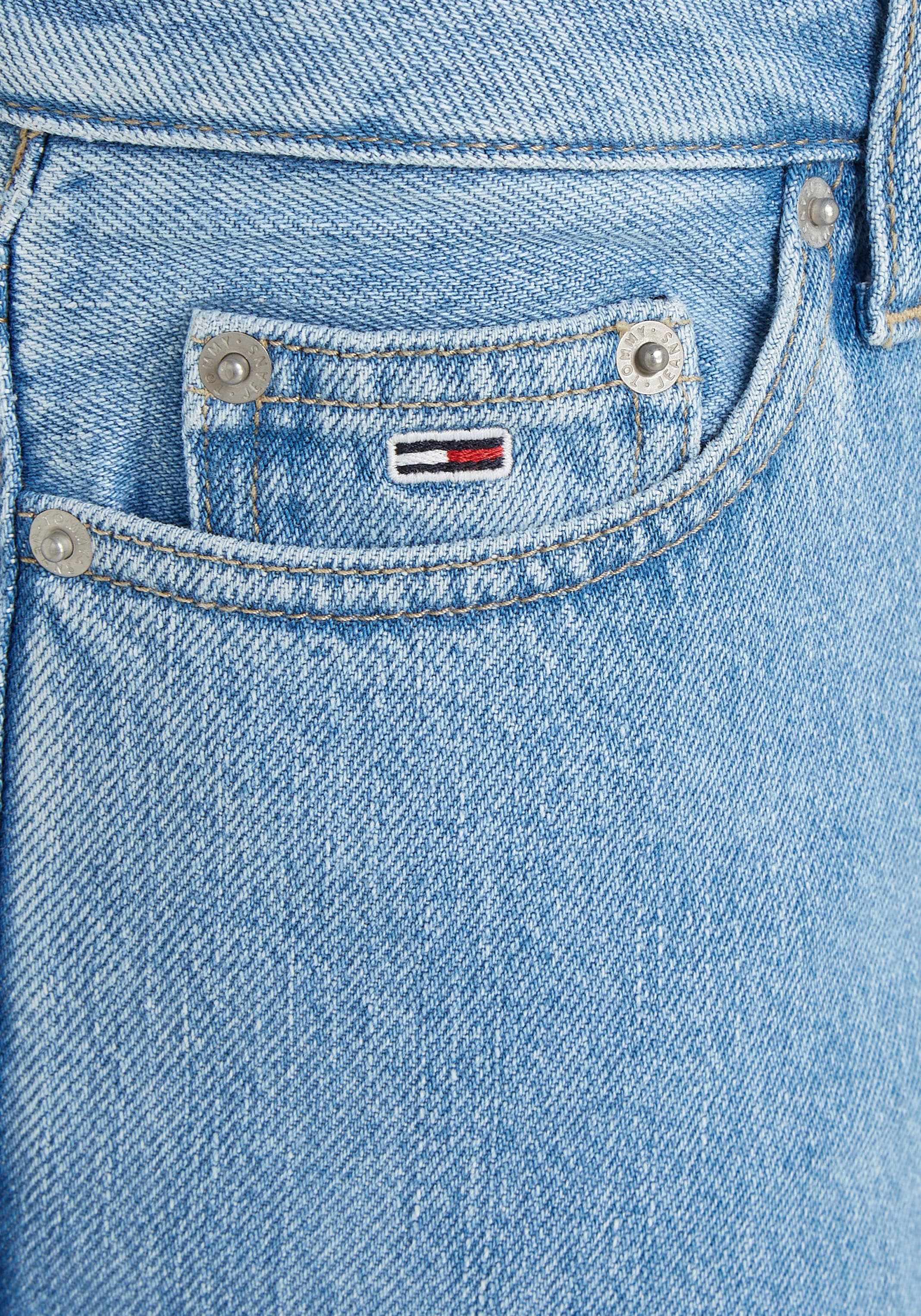 Tommy Jeans Jeans am bestellen Tommy BAUR mit Bund Logo-Badge Schlagjeans, 
