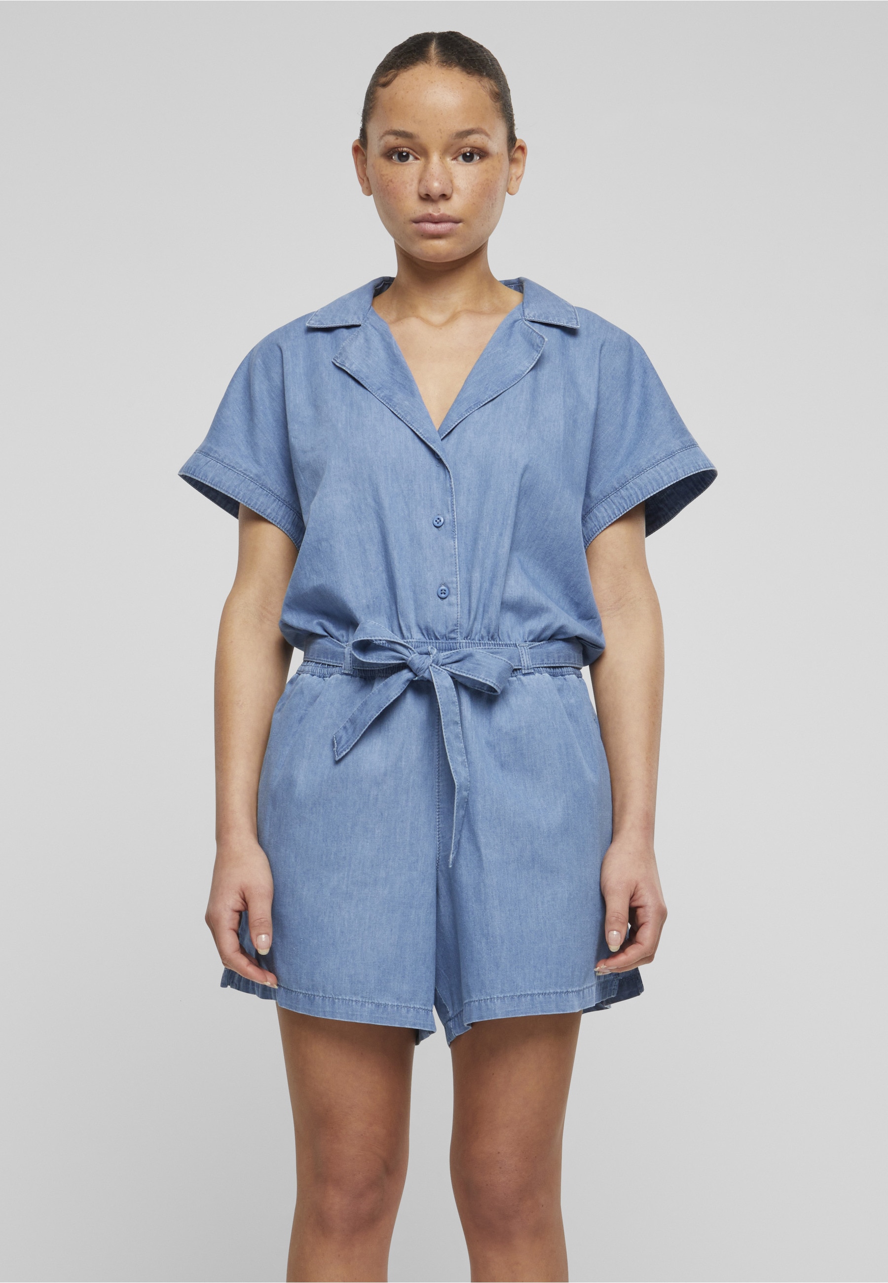 URBAN CLASSICS Latzjeans »Urban Classics Damen Ladies Light Denim Resort Jumpsuit«