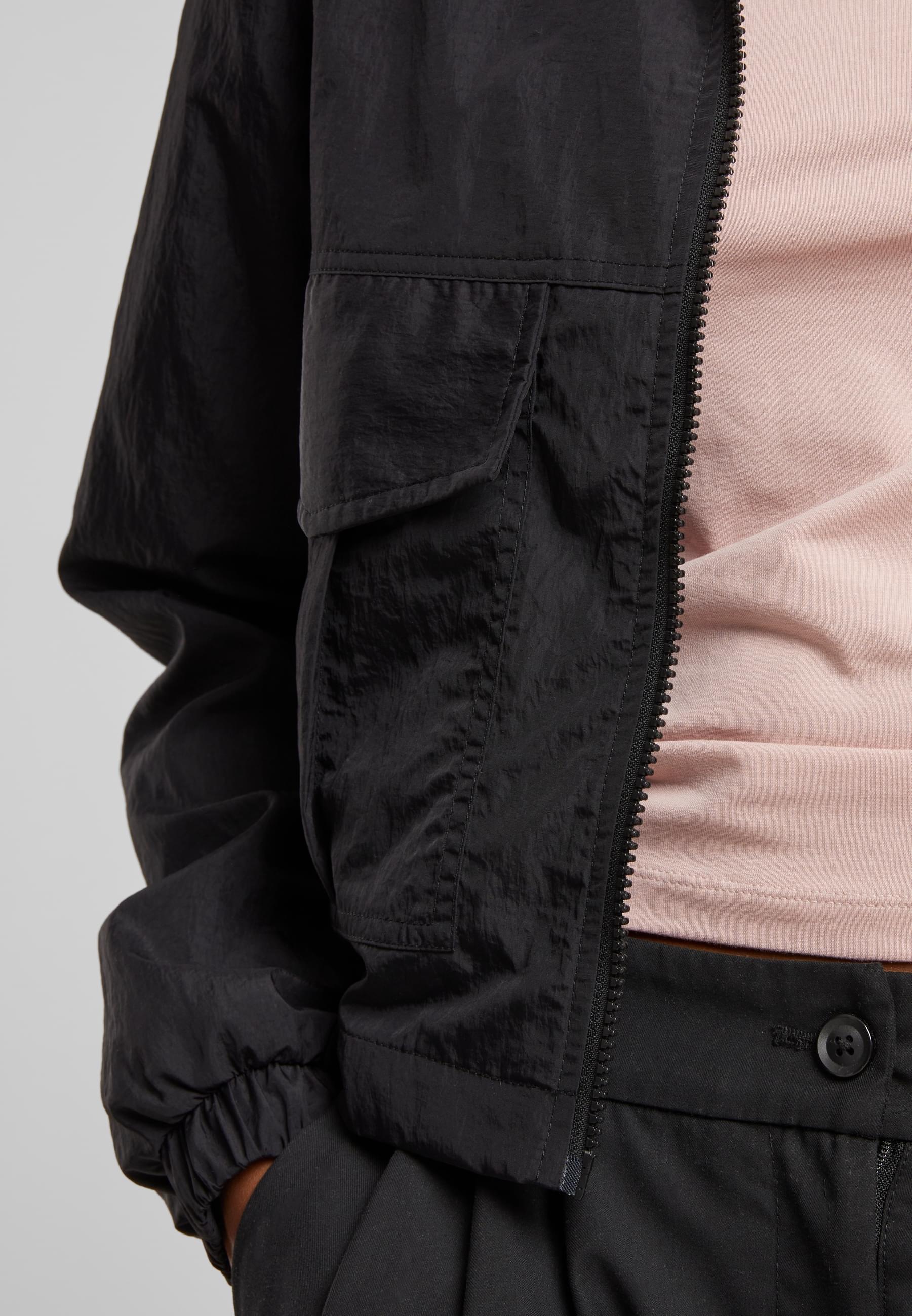 URBAN CLASSICS Windbreaker »Urban Classics Ladies Short Crinkle Jacket«, (1 St.), mit Kapuze