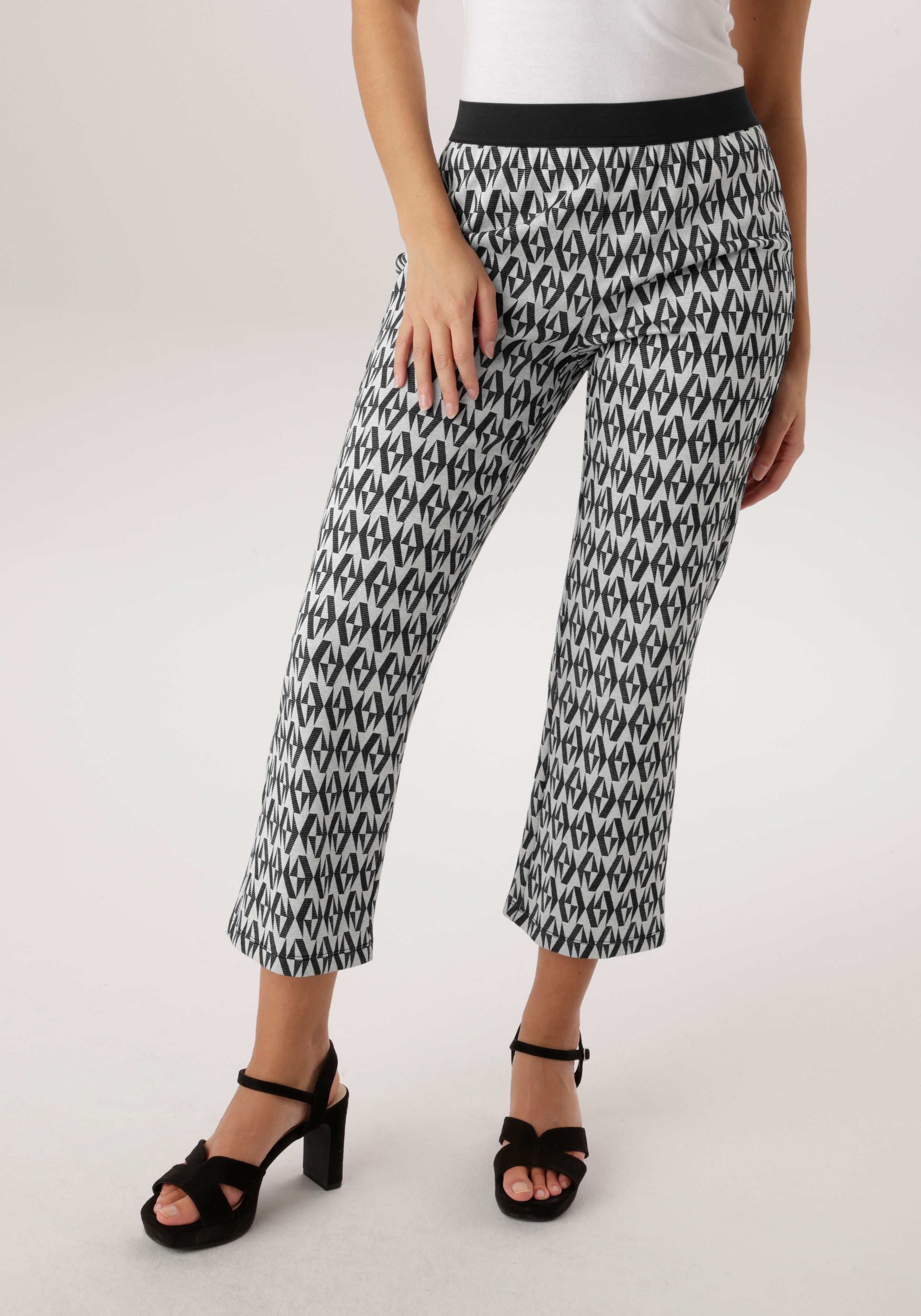Aniston SELECTED Schlupfhose mit modischer Jacquardmusterung