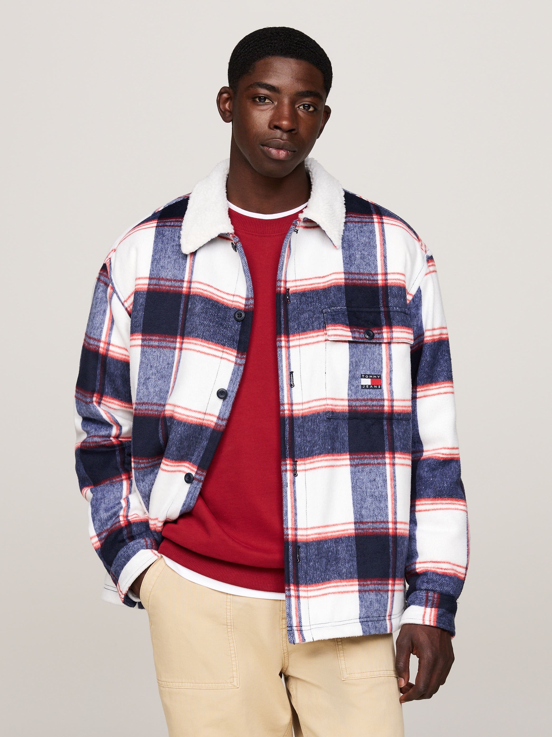 Tommy Jeans Hemdjacke "TJM CHECK SHERPA OVERSHIRT EXT", mit Sherpa-Einsatz am Kragen