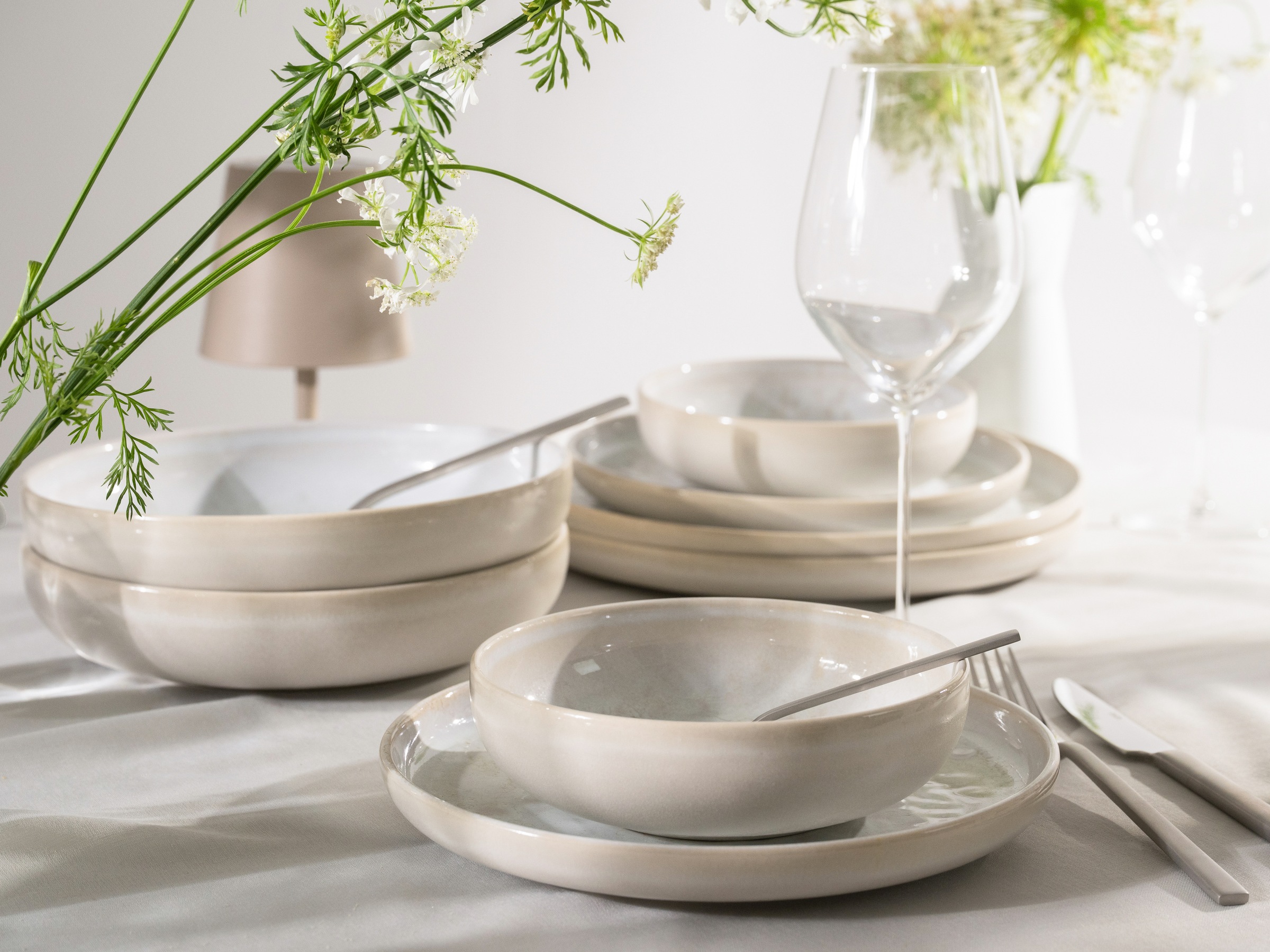 CreaTable Teller-Set »Yuki, Geschirr-Set, 8-tlg.« Sanfter Weißton, Spülmaschinengeeignet, mikrowellengeeignet
