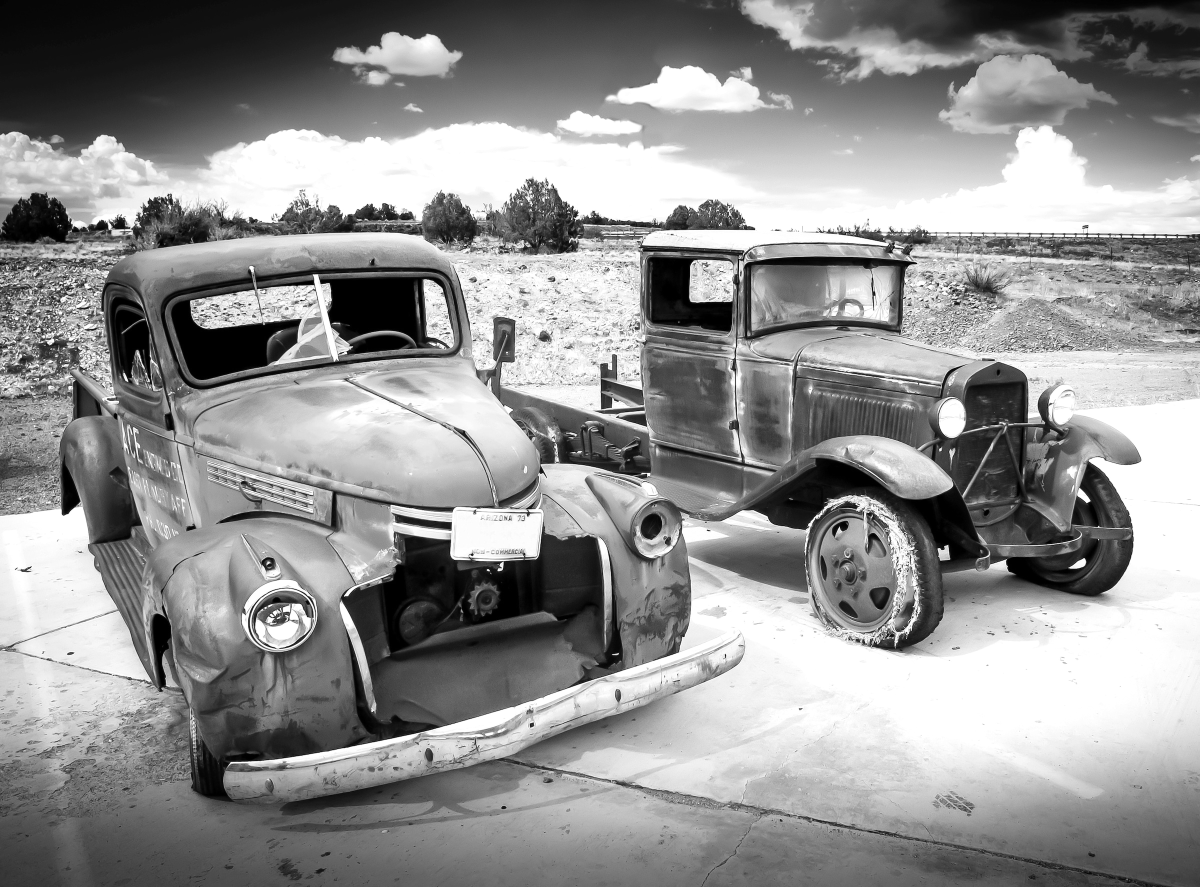 Papermoon Fototapete "Autowracks Schwarz & Weiß"