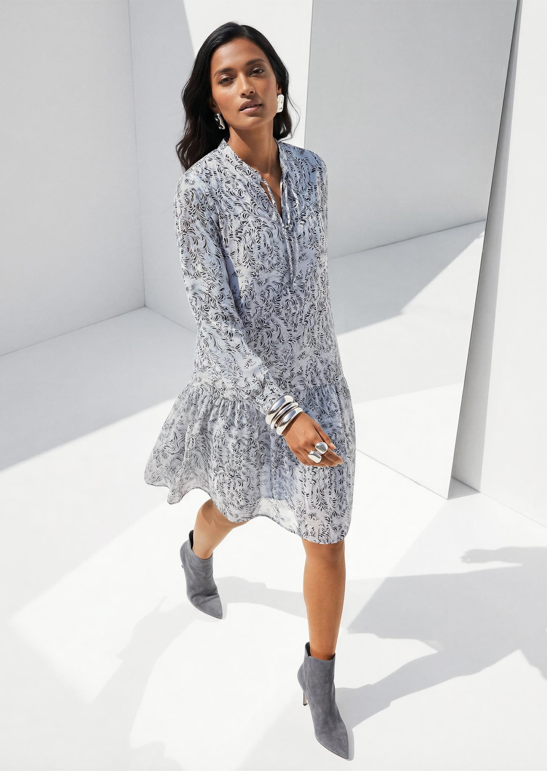 MADELEINE Midikleid »Kleid Romantisches Midikleid mit Volants« Ohne Tasche