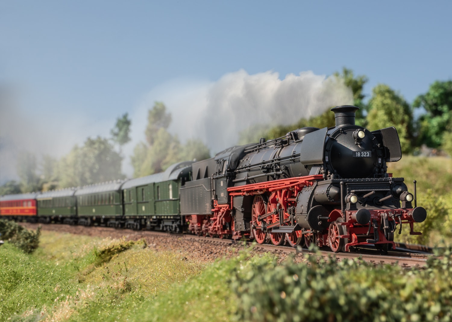 Märklin Dampflokomotive »Dampflok 18 323 DB - 38327« mit Licht & Sound