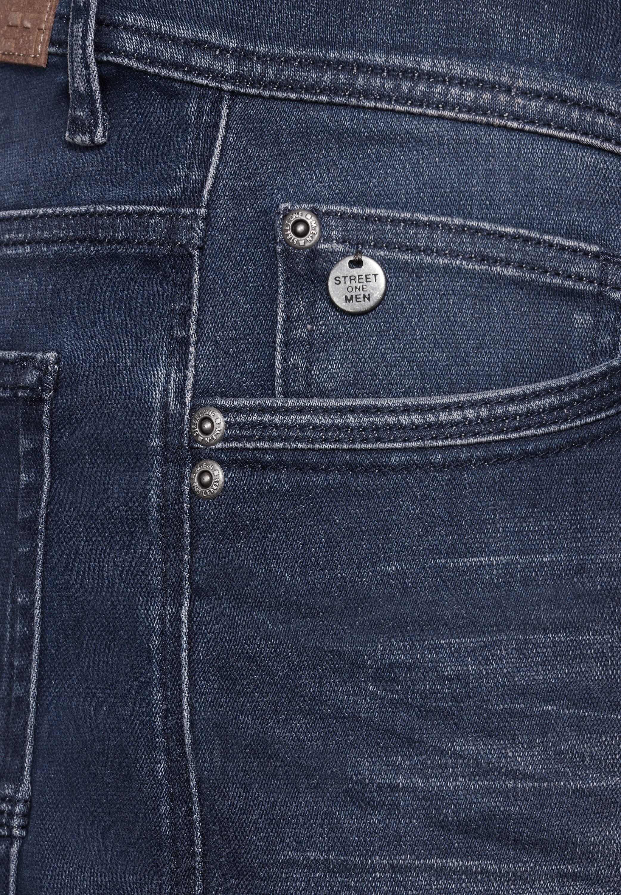 STREET ONE MEN Bermudas, in dunkelblauer Waschung
