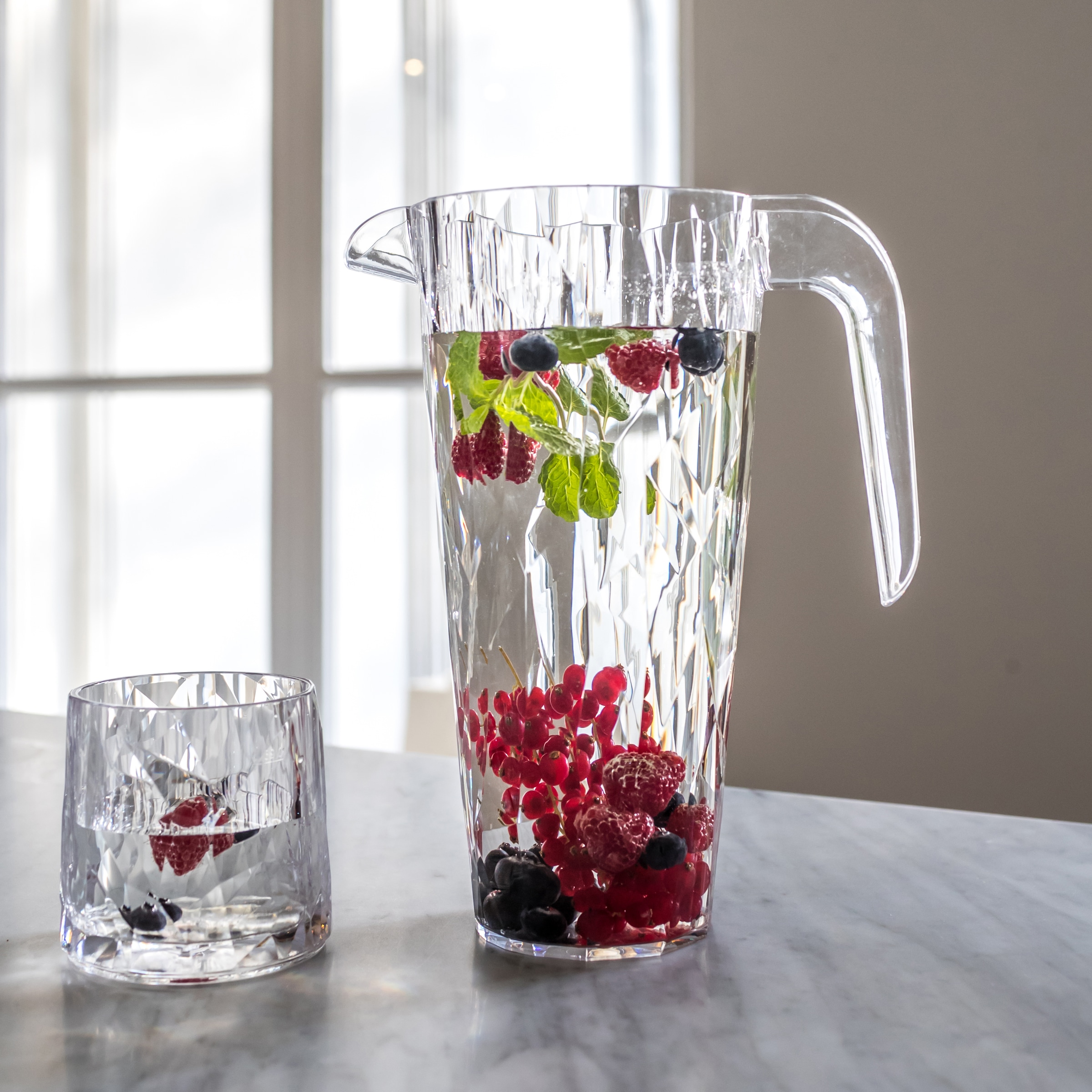 KOZIOL Kanne »CLUB PITCHER«, 1,5 l, spülmaschinenegeeignet, unzerbrechlich, 100% recycelbar