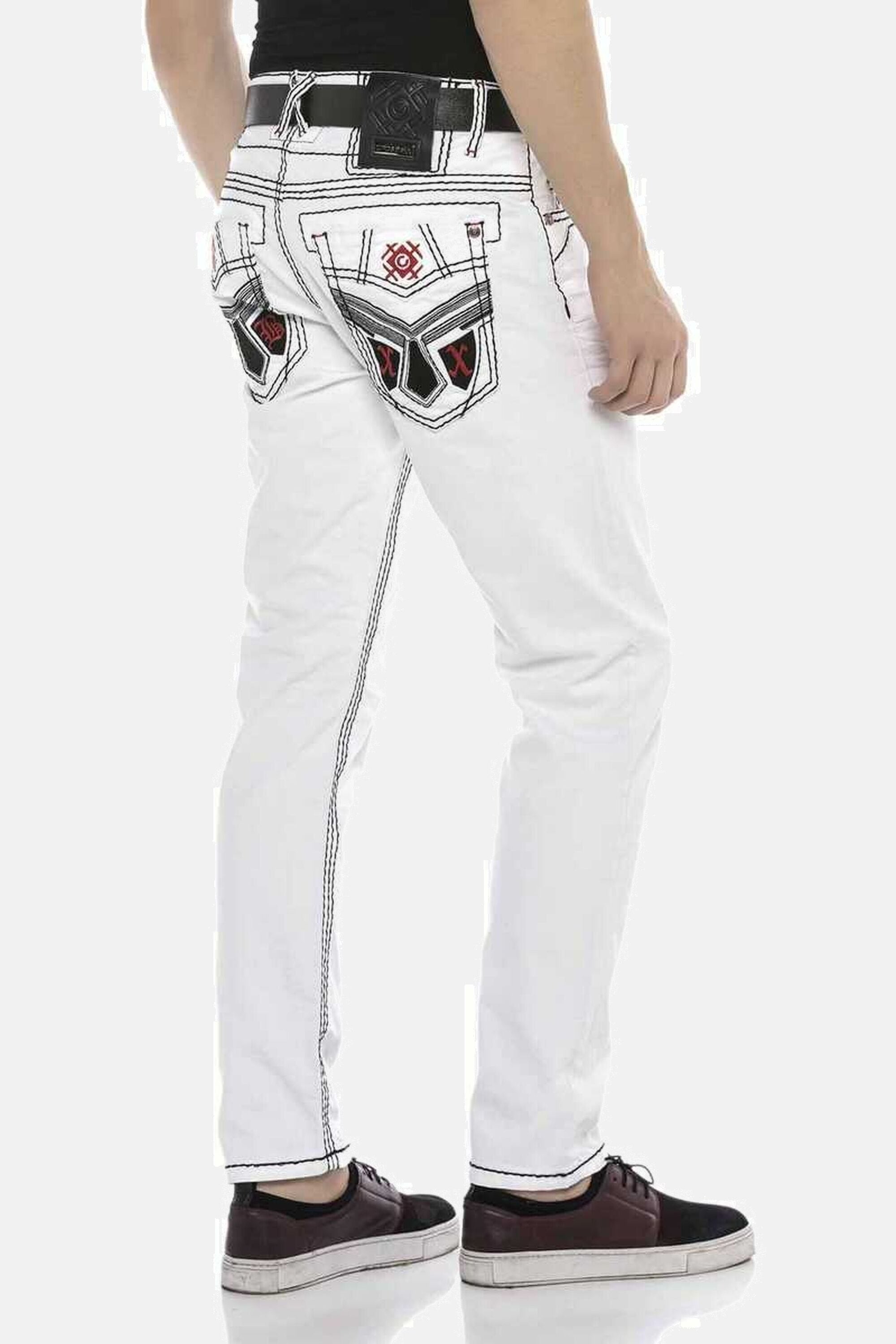 Cipo & Baxx Regular-fit-Jeans »DENIM«, bequeme Jeans mit auffälligen Kontrastnähten, CD601