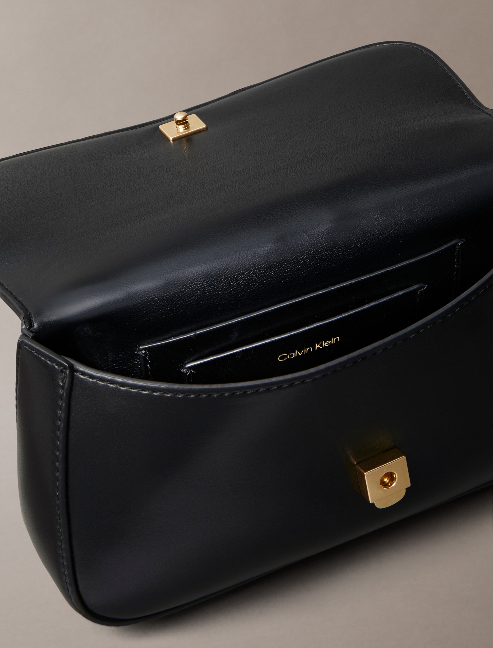 Calvin Klein Umhängetasche »CK CONVERTIBLE CHAIN SMALL BAG«, Abendtasche, Partytasche, Schultertasche, mit Umhängekette