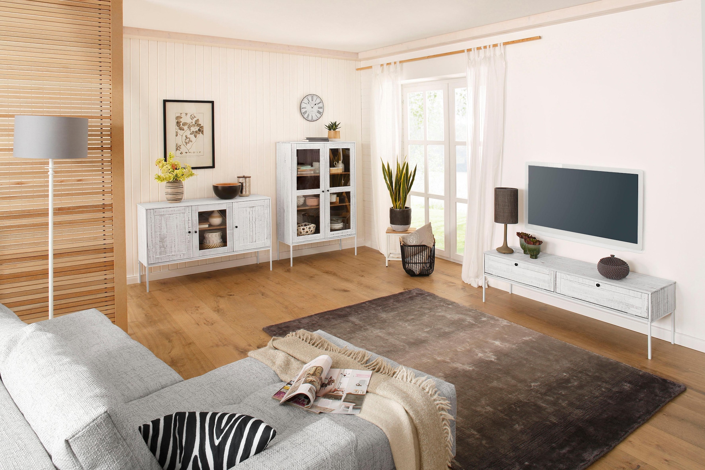 Home affaire Sideboard »Freya«, Kommode mit 2 Holztüren, aus Massivholz, Breite 130 cm