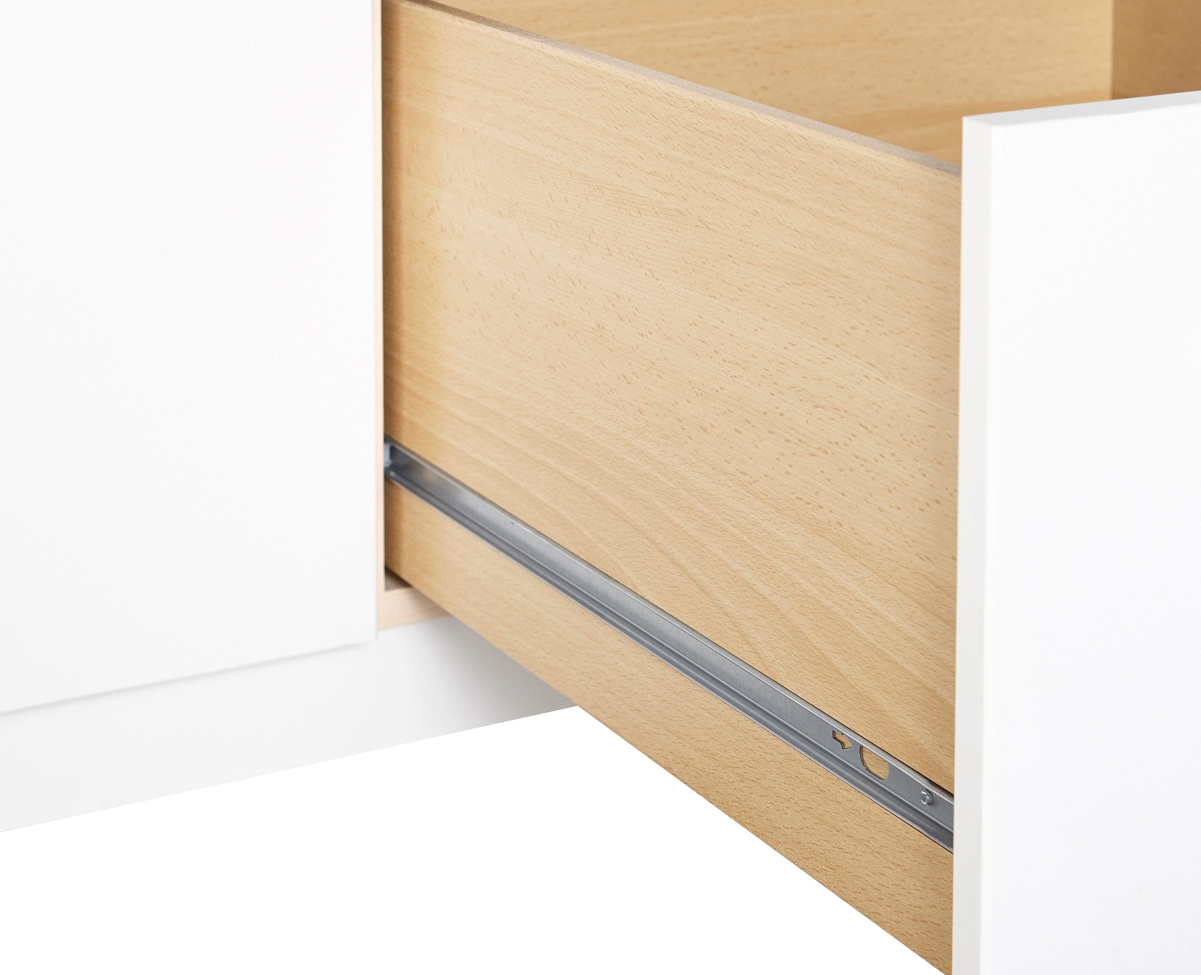 priess Kleiderschrank, 1-bis 5-türig, mit silberfarbigen Applikationen