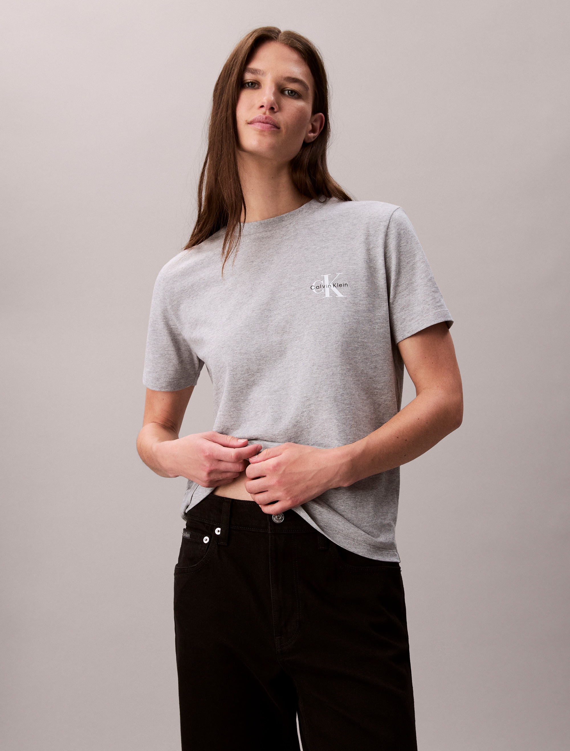 Calvin Klein Jeans Kurzarmshirt »A- Logo VN 2 pack Tee«, (Packung, 2er-Pack), Mit V-Ausschnitt