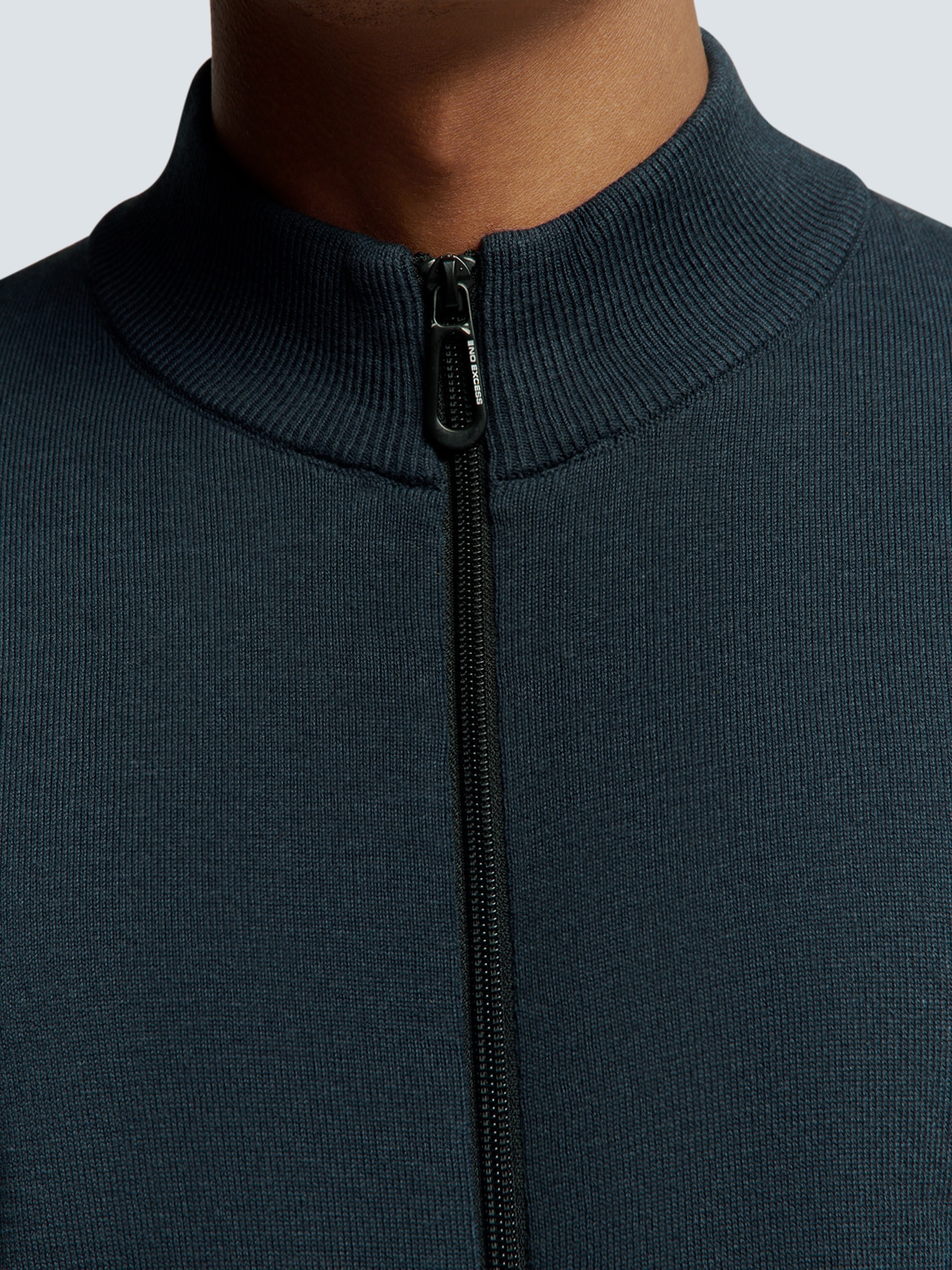 NO EXCESS Rundhalspullover »No Excess Zweifarbige Strickjacke von Timeless Basics«