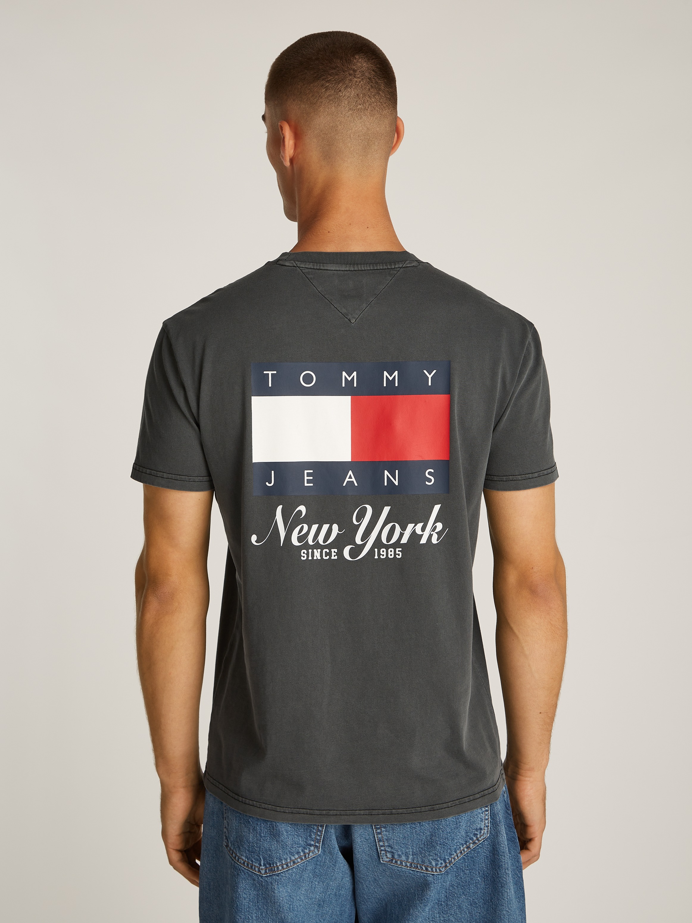 Tommy Jeans T-Shirt "TJM REG HERITAGE FLAG TEE EXT", mit großem Logo am Rüc günstig online kaufen