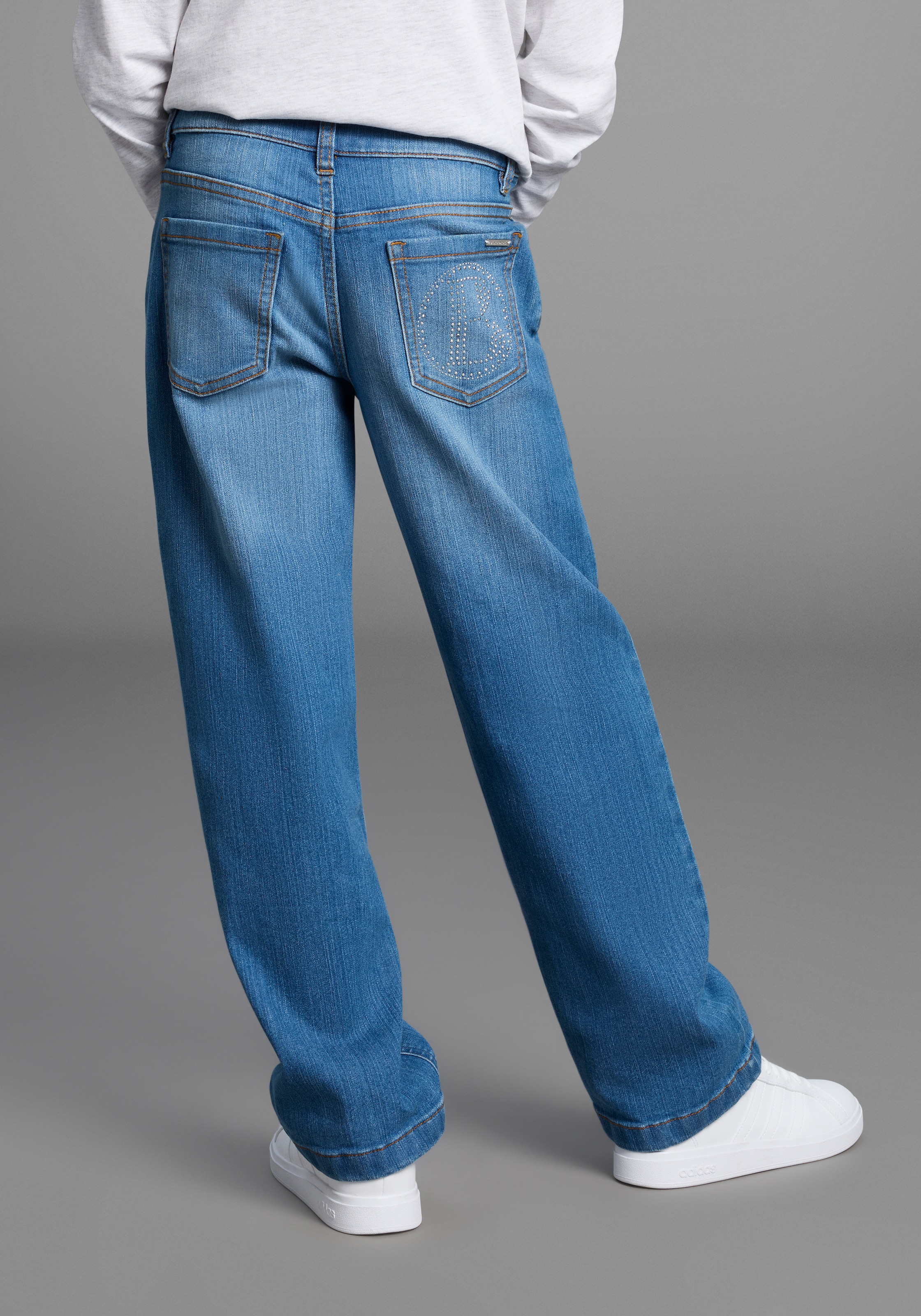 Bruno Banani Loose-fit-Jeans "Gerade Stretchjeans mit Strass-Steinen auf Po-Tasche für Mädchen" Für TEENS, Loose fit Stretchjeans