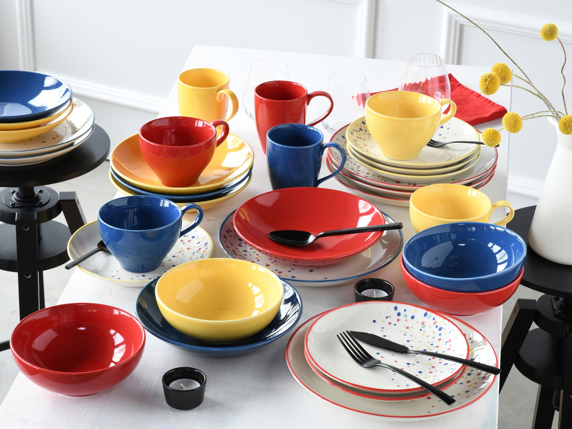 CreaTable Teller-Set »Joy, Tellerset 12-tlg.«, (Set, 12 tlg.), Unregelmäßige bunte Punkte, Gute Laune Geschirr, Frisch, Freundlich