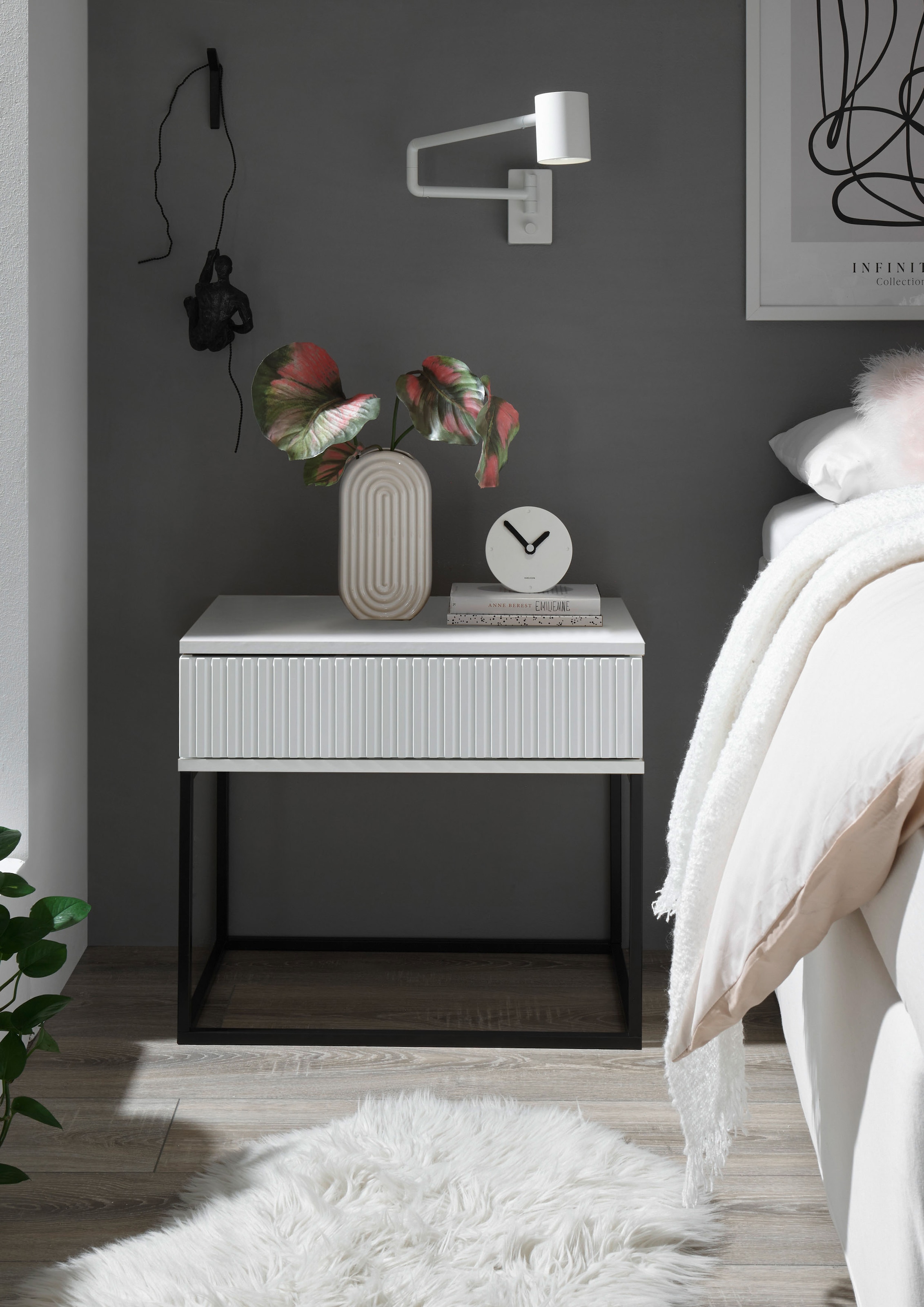 Schlafkontor Nachtkommode »Marle Nachtkonsole, Nachtkästchen auf Metall-Fußgestell« Schubkasten in Rillenoptik auf schwarzem Metallgestell