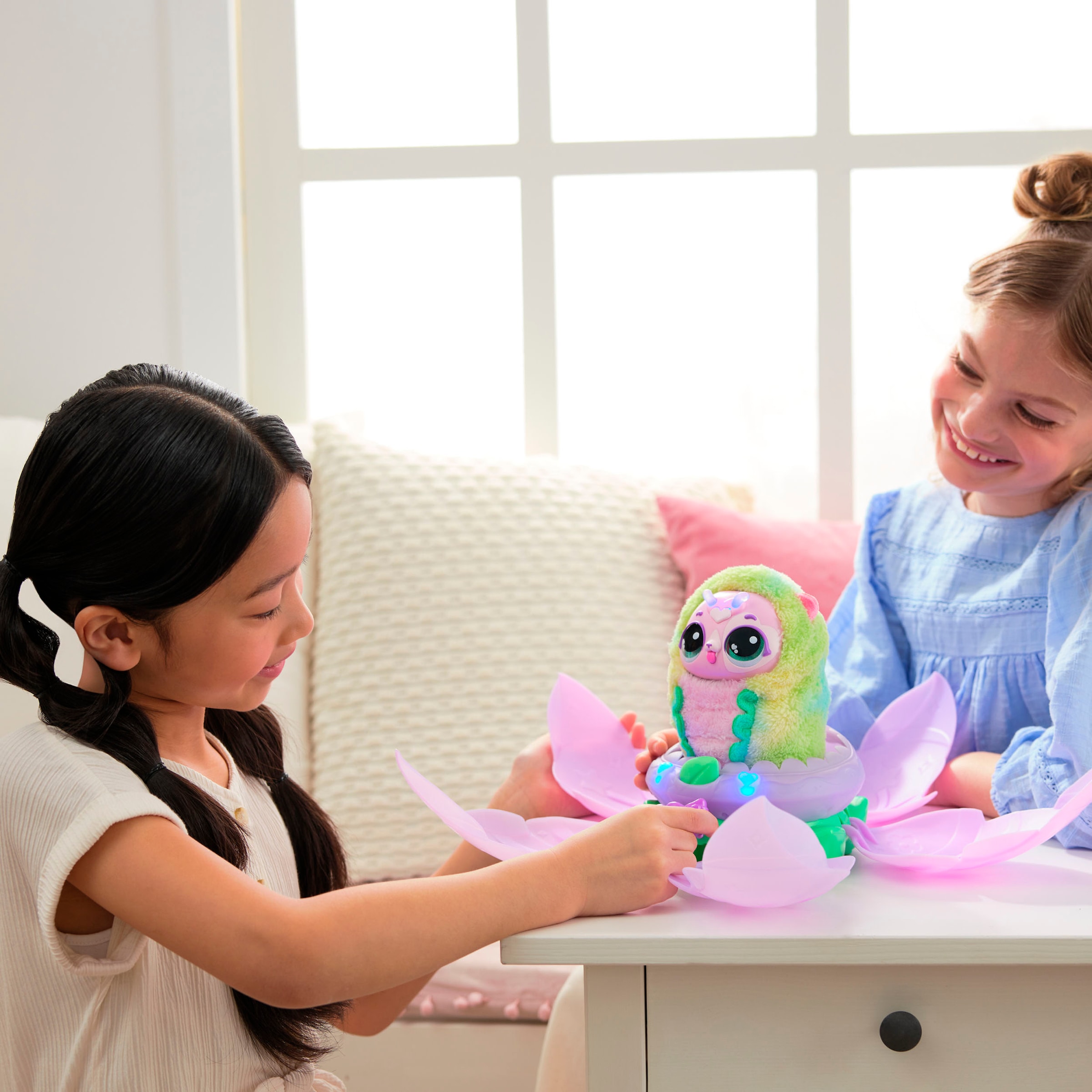 Spin Master Spielfigur »Bloomables von Hatchimals - Puppyfly«, mit Sound