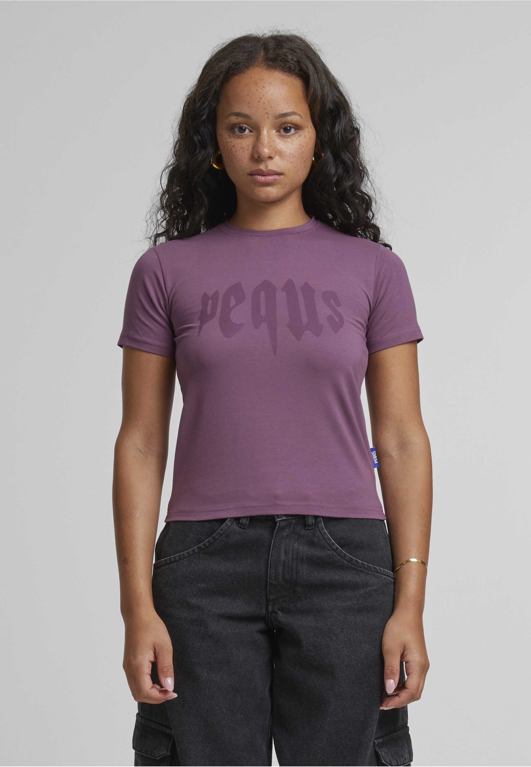 PEQUS T-Shirt »PEQUS PEQUS Fitted Mythic Logo T-shirt« 1 Stk.