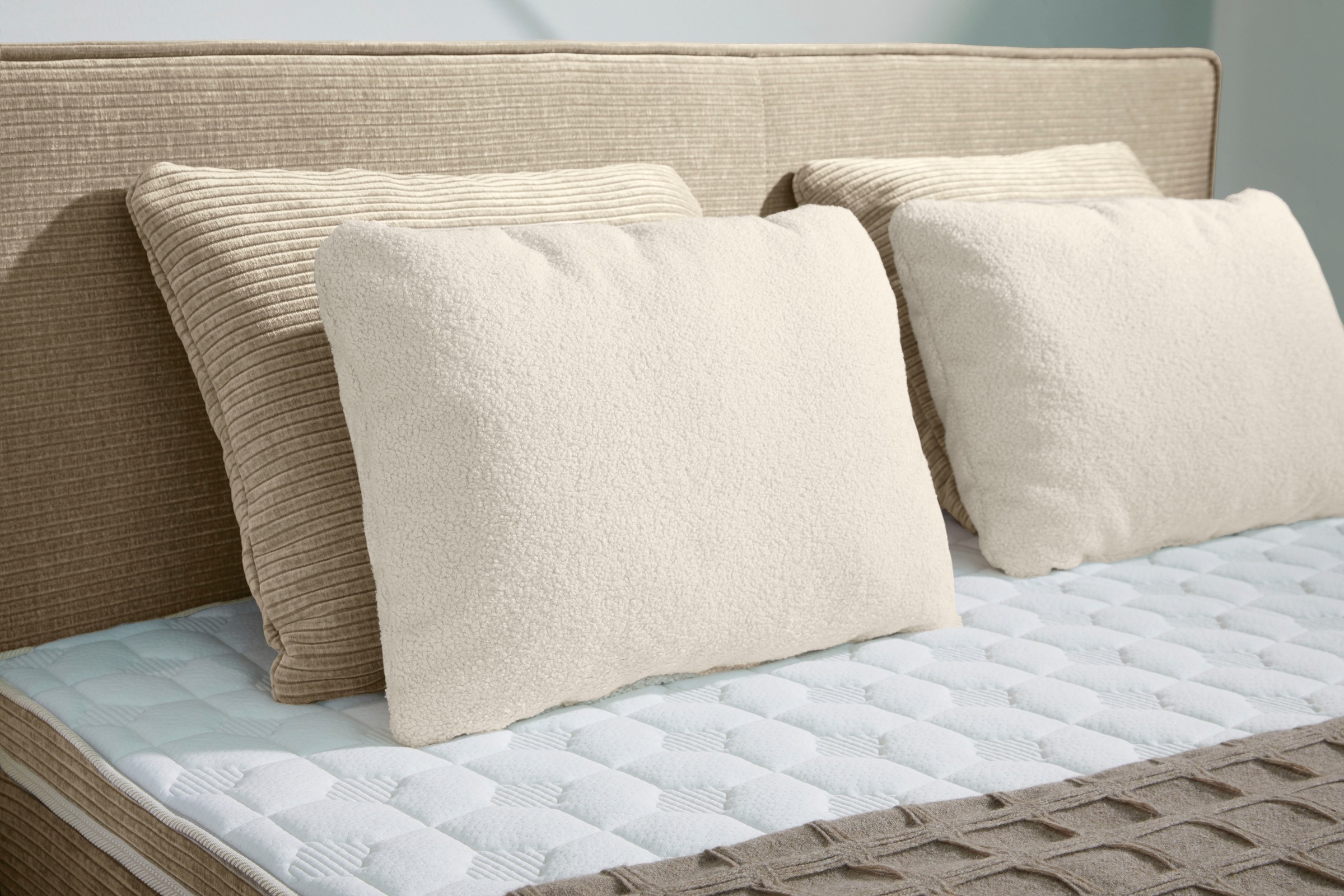 Jockenhöfer Gruppe Boxspringbett »Ronja, inkl. 7-Zonen-TTFK-Matratzen, Kaltschaum-Topper« inkl. 4 Kissen, 180x200 cm, verschiedene Härtegrade wählbar