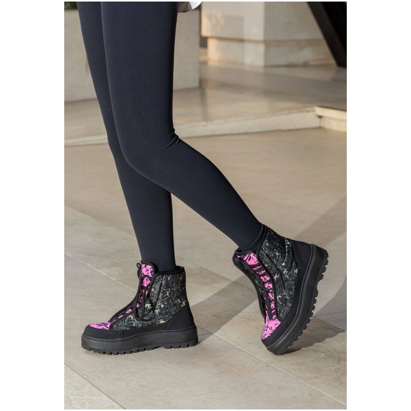 DOGO Winterstiefel »Shelly Boots Schnürstiefel Doodle Camo Damen Stiefeletten«  Handgefertigt