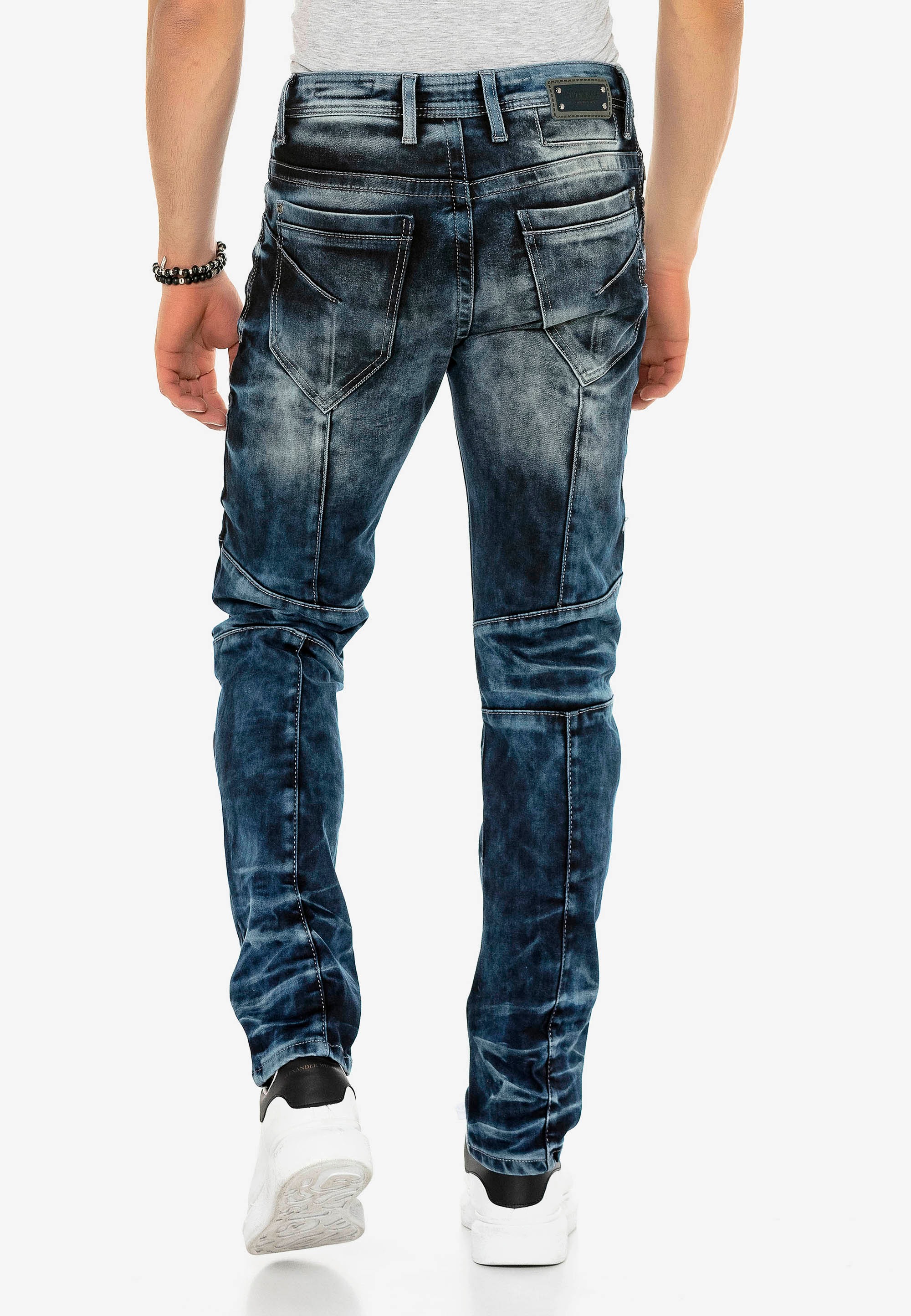 Cipo & Baxx Bequeme Jeans »CD286«, mit cooler Waschung und Ziernähten