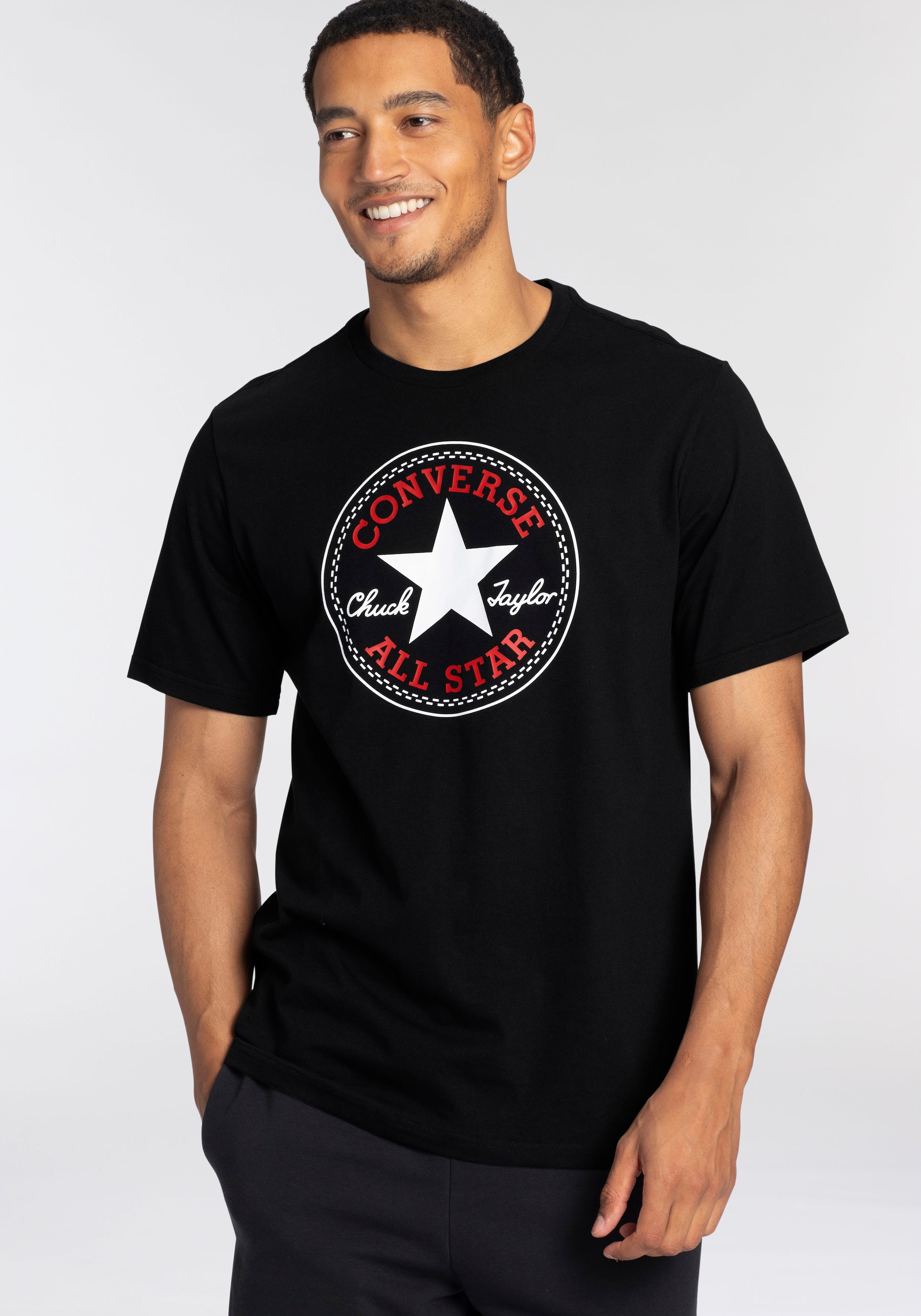 Converse T-Shirt "CONVERSE GO-TO ALL STAR PATCH STANDARD-FIT T-SHIRT", Unis günstig online kaufen