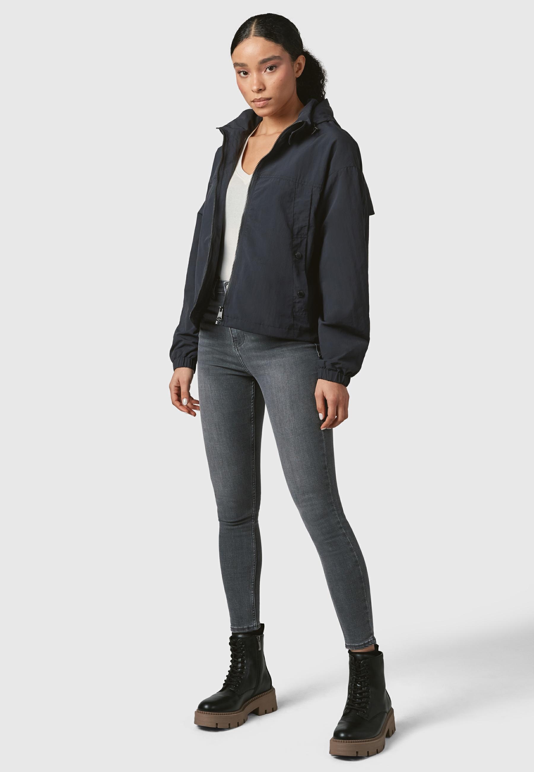 Ragwear Outdoorjacke »Cerys«, mit Kapuze, kurze Damen Übergangsjacke mit verstaubarer Kapuze