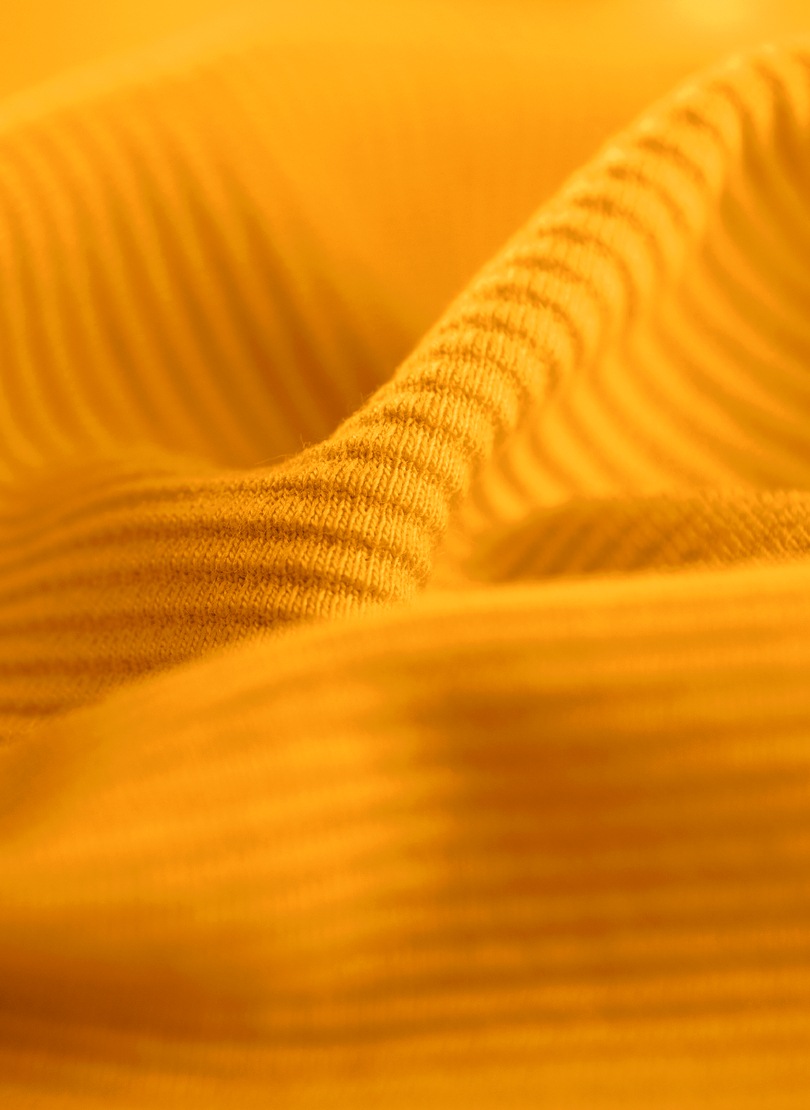 Trigema Sweatshirt »TRIGEMA Shirt mit kurzen Ärmeln mit Kristallsteinen«