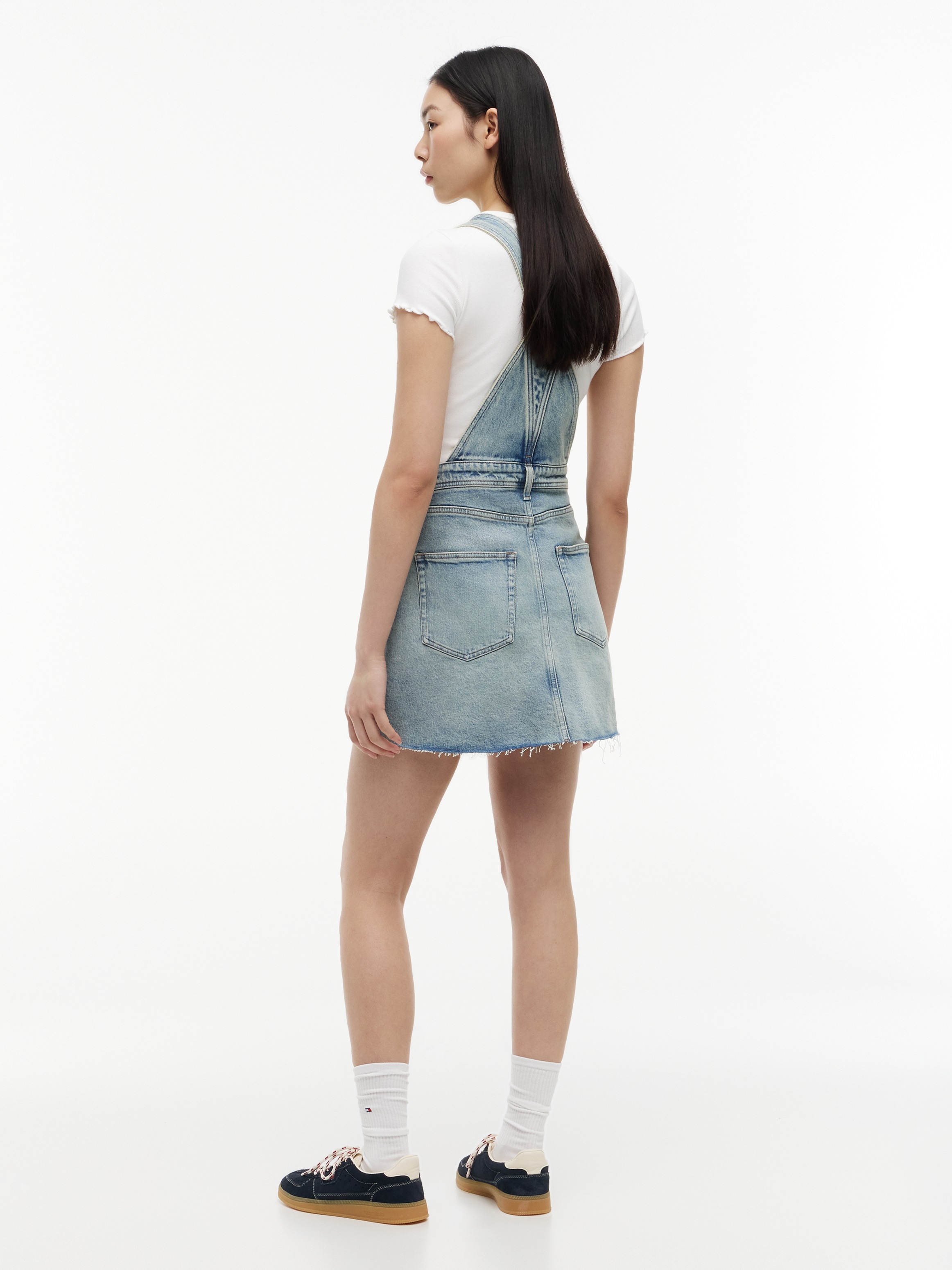 Tommy Jeans Jeanskleid »DENIM DUNGAREE DRESS RWB CJ6115« Brusttasche Baumwollmischung
